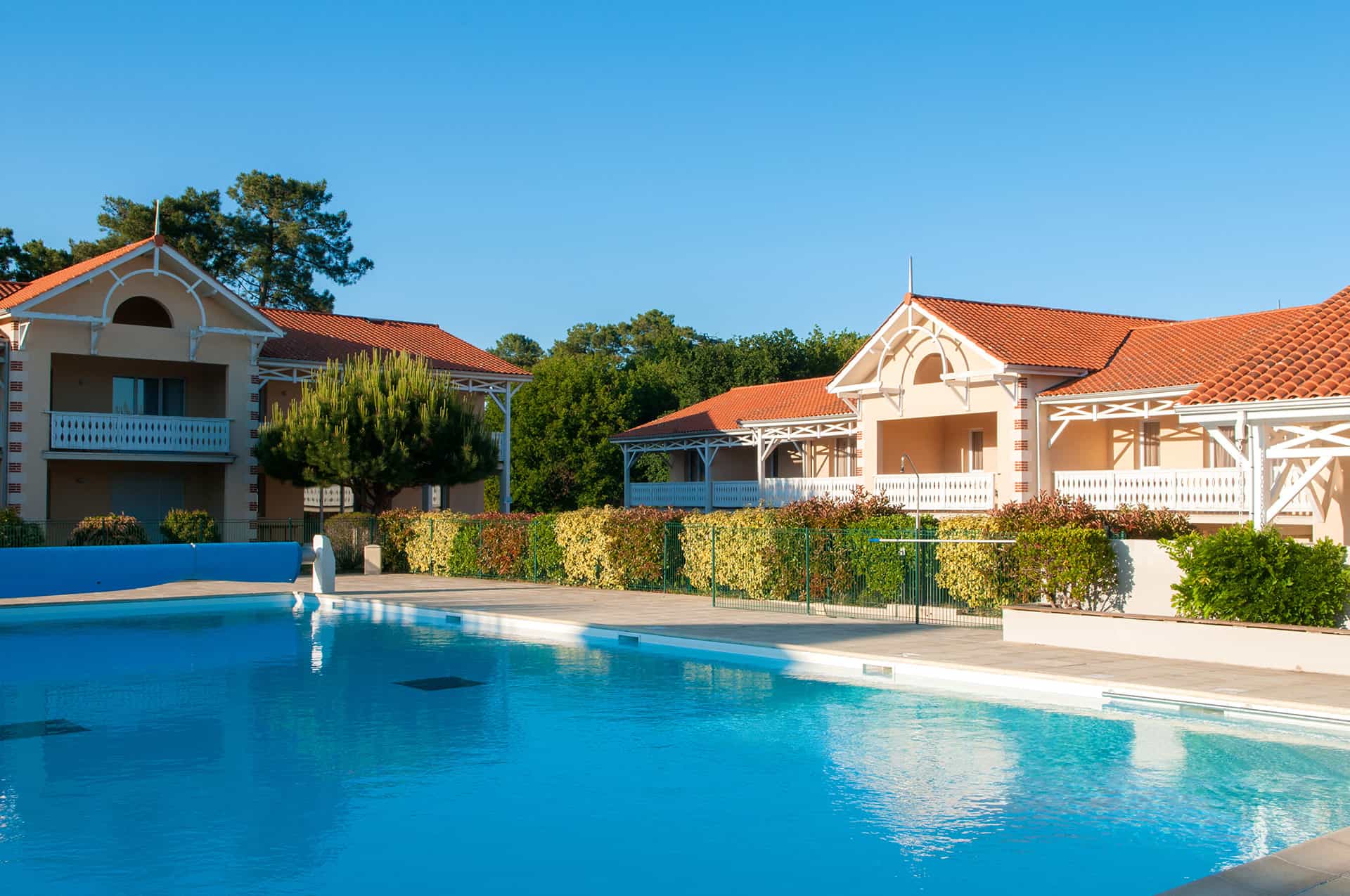 La résidence de vacances Goélia le Cordouan et sa piscine extérieure chauffée La résidence de vacances Goélia le Cordouan et sa piscine extérieure chauffée