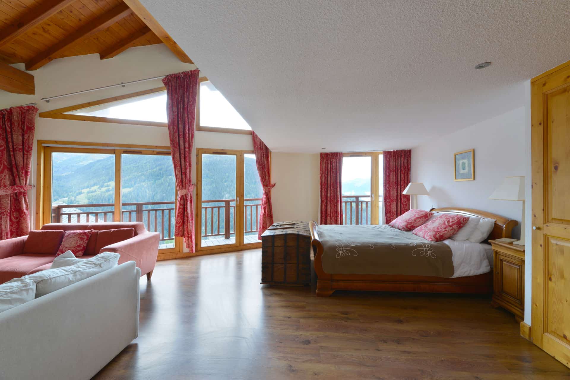 Exemple de chambre de la résidence de vacances Les Chalets des Deux Domaine à Peisey Vallandry, dans les Alpes du Nord