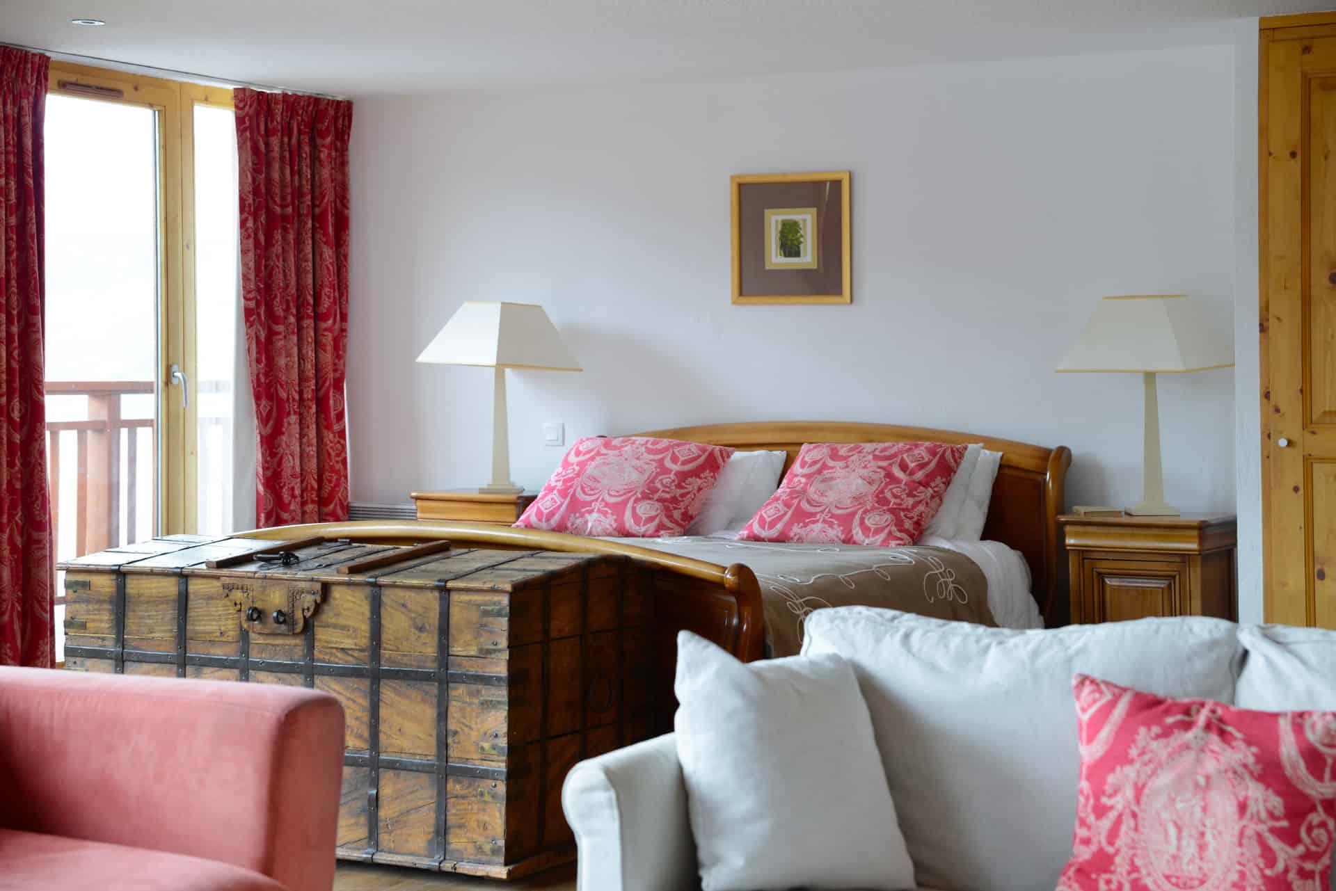 Exemple de chambre de la résidence de vacances Les Chalets des Deux Domaine à Peisey Vallandry, dans les Alpes du Nord Exemple de chambre de la résidence de vacances Les Chalets des Deux Domaine à Peisey Vallandry, dans les Alpes du Nord