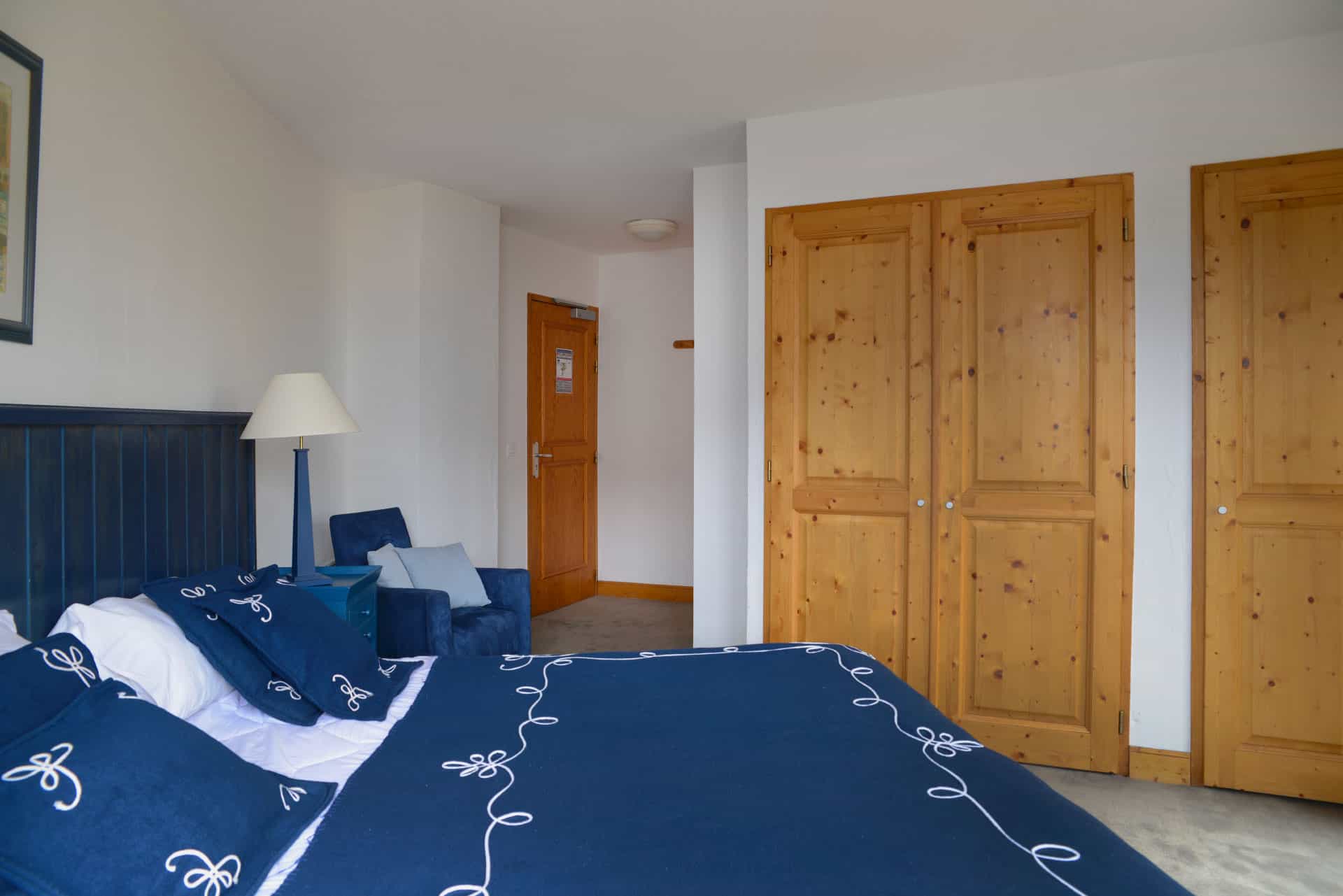 Exemple de chambre de la résidence de vacances Les Chalets des Deux Domaine à Peisey Vallandry, dans les Alpes du Nord Exemple de chambre de la résidence de vacances Les Chalets des Deux Domaine à Peisey Vallandry, dans les Alpes du Nord