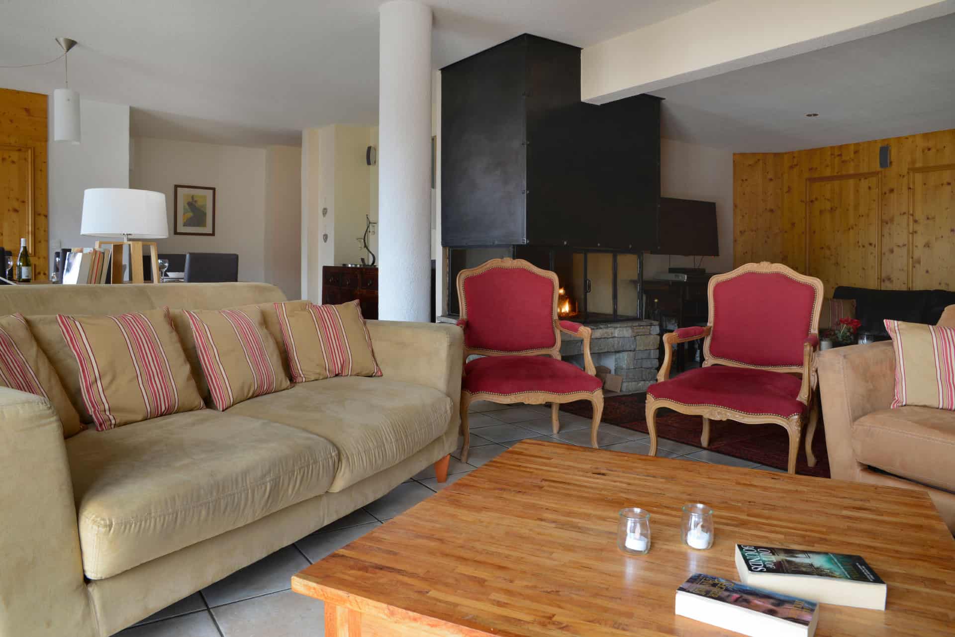 Exemple d'intérieur de la résidence de vacances Les Chalets des Deux Domaine à Peisey Vallandry, dans les Alpes du Nord Exemple d'intérieur de la résidence de vacances Les Chalets des Deux Domaine à Peisey Vallandry, dans les Alpes du Nord