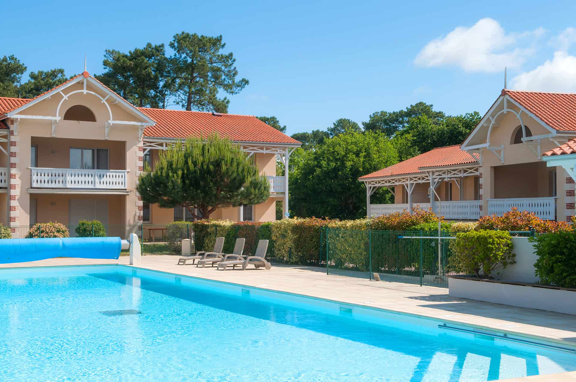 La piscine extérieure chauffée de la résidence Goélia Le Cordouan à Soulac sur Mer La piscine extérieure chauffée de la résidence Goélia Le Cordouan à Soulac sur Mer