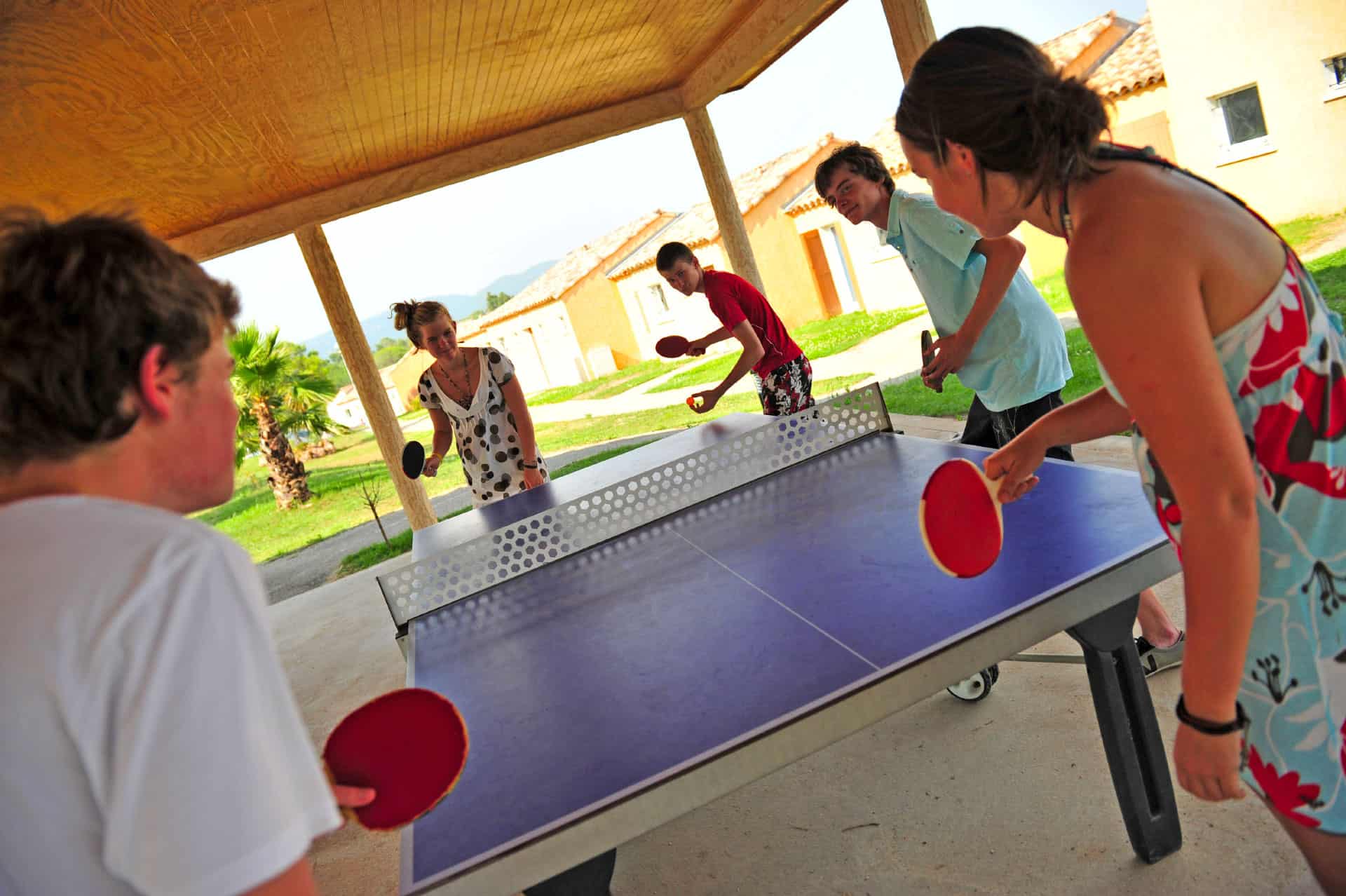 Tennis de table à la résidence de vacances Goélia Le Village Azur à Roquebrune-sur-Argens Tennis de table à la résidence de vacances Goélia Le Village Azur à Roquebrune-sur-Argens
