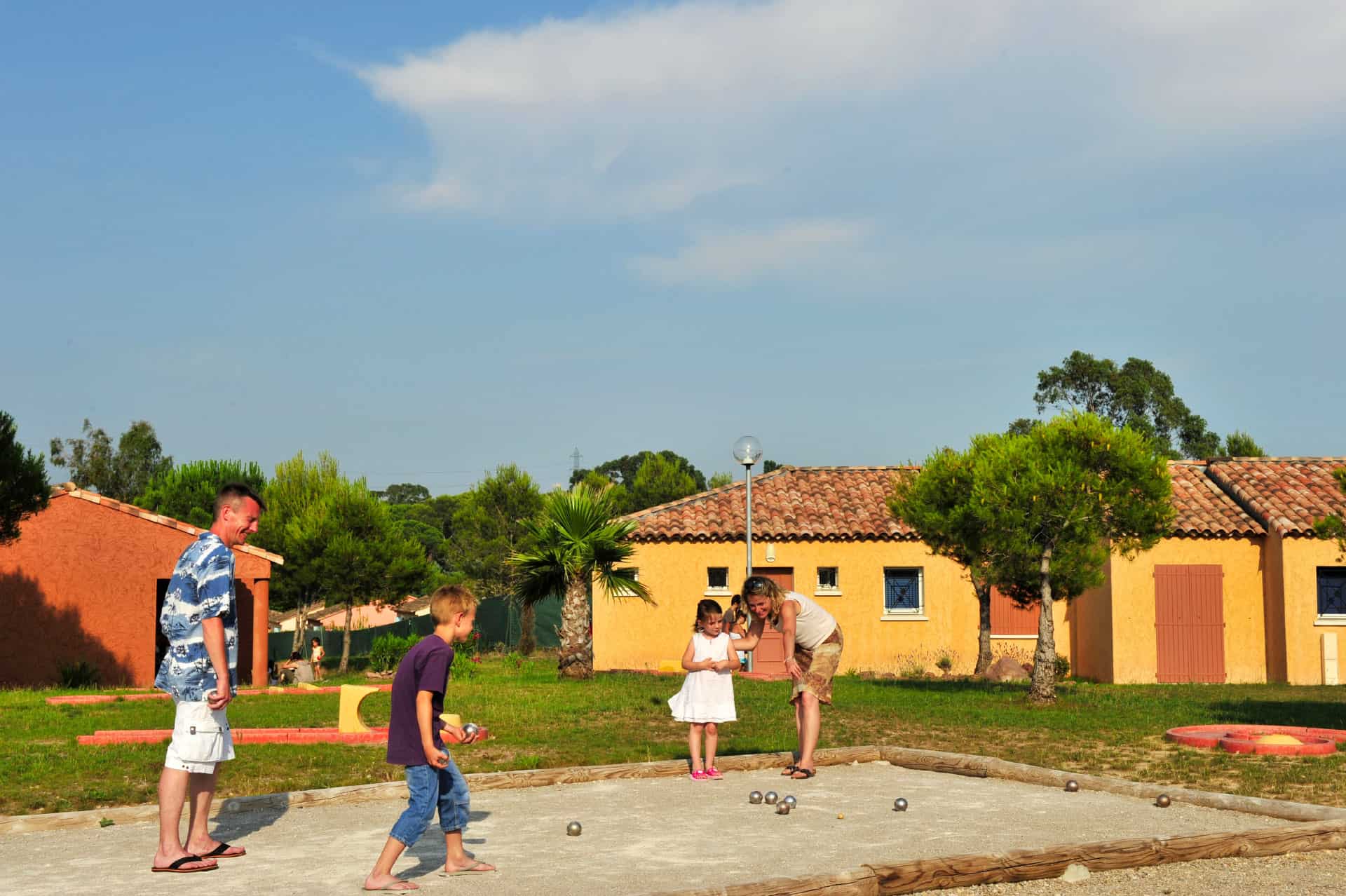 Terrain de pétanque de la résidence de vacances Goélia Le Village Azur à Roquebrune-sur-Argens Terrain de pétanque de la résidence de vacances Goélia Le Village Azur à Roquebrune-sur-Argens