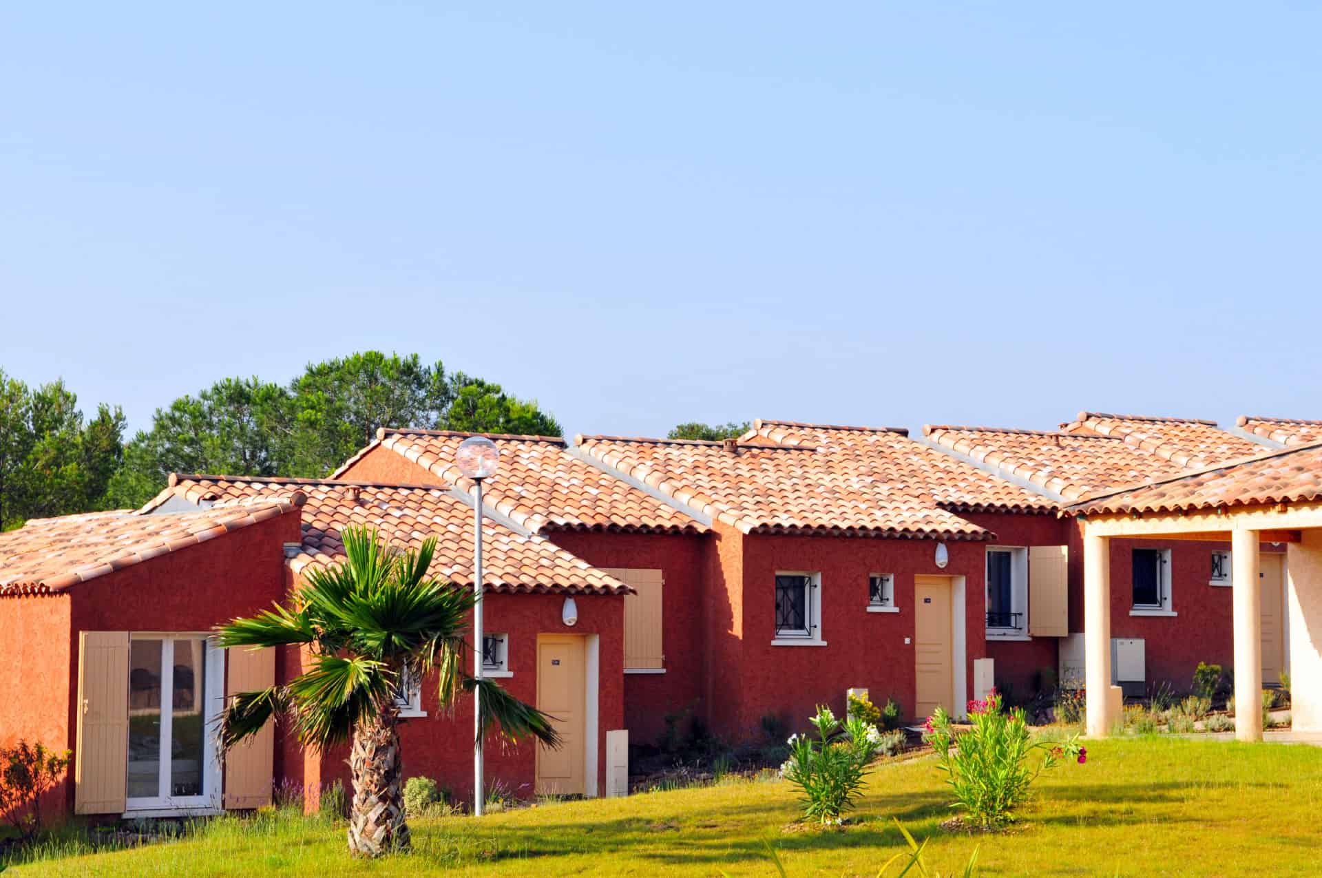Extérieur de la résidence de vacances Goélia Le Village Azur à Roquebrune-sur-Argens Extérieur de la résidence de vacances Goélia Le Village Azur à Roquebrune-sur-Argens