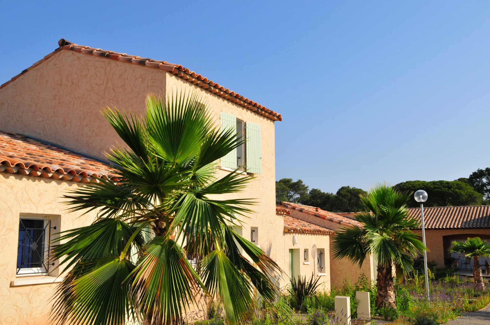 Extérieur de la résidence de vacances Goélia Le Village Azur à Roquebrune-sur-Argens Extérieur de la résidence de vacances Goélia Le Village Azur à Roquebrune-sur-Argens