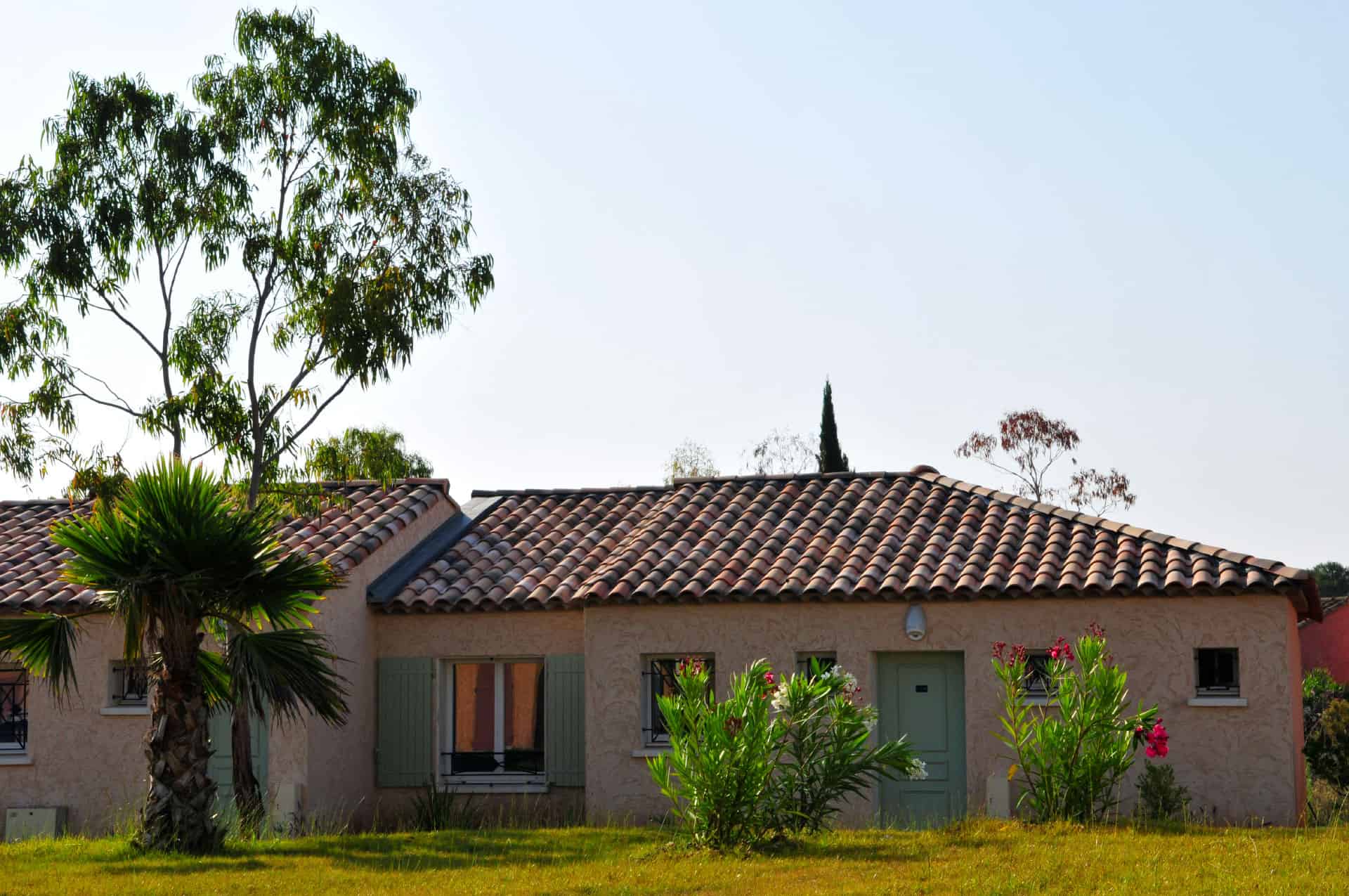Extérieur de la résidence de vacances Goélia Le Village Azur à Roquebrune-sur-Argens Extérieur de la résidence de vacances Goélia Le Village Azur à Roquebrune-sur-Argens