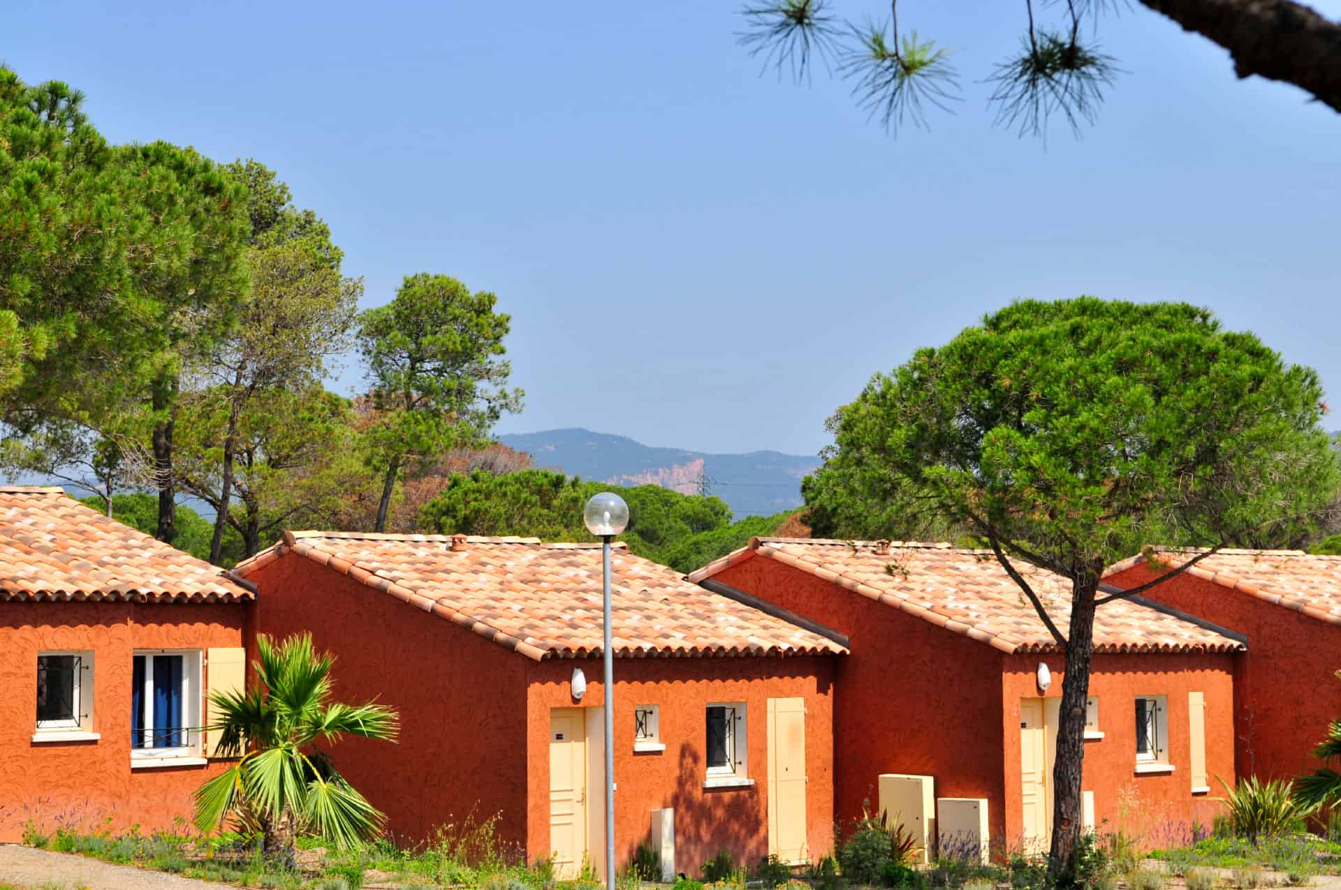 Extérieur de la résidence de vacances Goélia Le Village Azur à Roquebrune-sur-Argens Extérieur de la résidence de vacances Goélia Le Village Azur à Roquebrune-sur-Argens