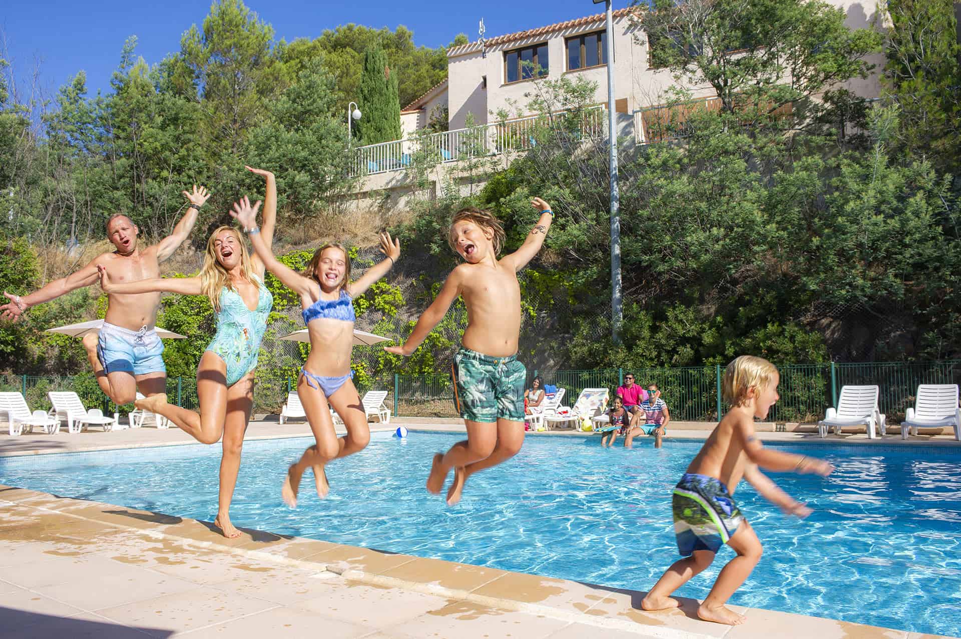 Piscine de la résidence de vacances Goélia Les Jardins d'Azur à St Raphaël