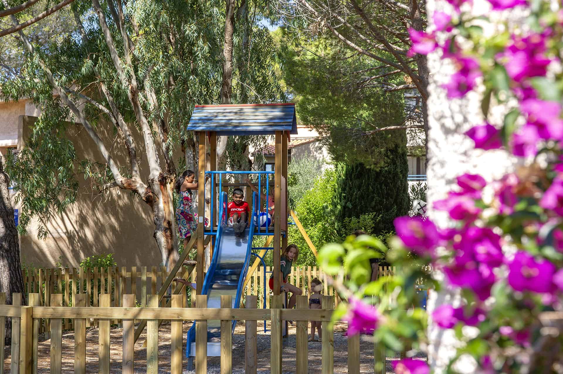 Children playground of the residence of vacations Les Jardins d'Azur in Saint Raphaël Children playground of the residence of vacations Les Jardins d'Azur in Saint Raphaël