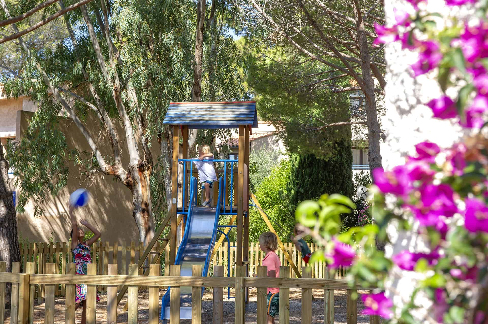 Children playground of the residence of vacations Les Jardins d'Azur in Saint Raphaël Children playground of the residence of vacations Les Jardins d'Azur in Saint Raphaël