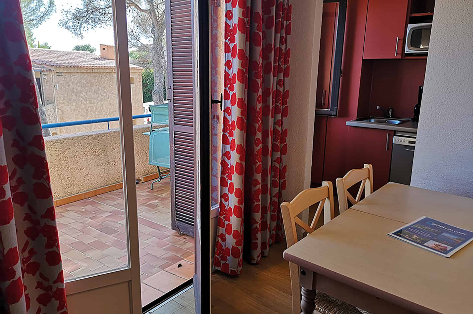 Exemple of interior at Les Jardins d'Azur complex in St Raphaël Exemple of interior at Les Jardins d'Azur complex in St Raphaël