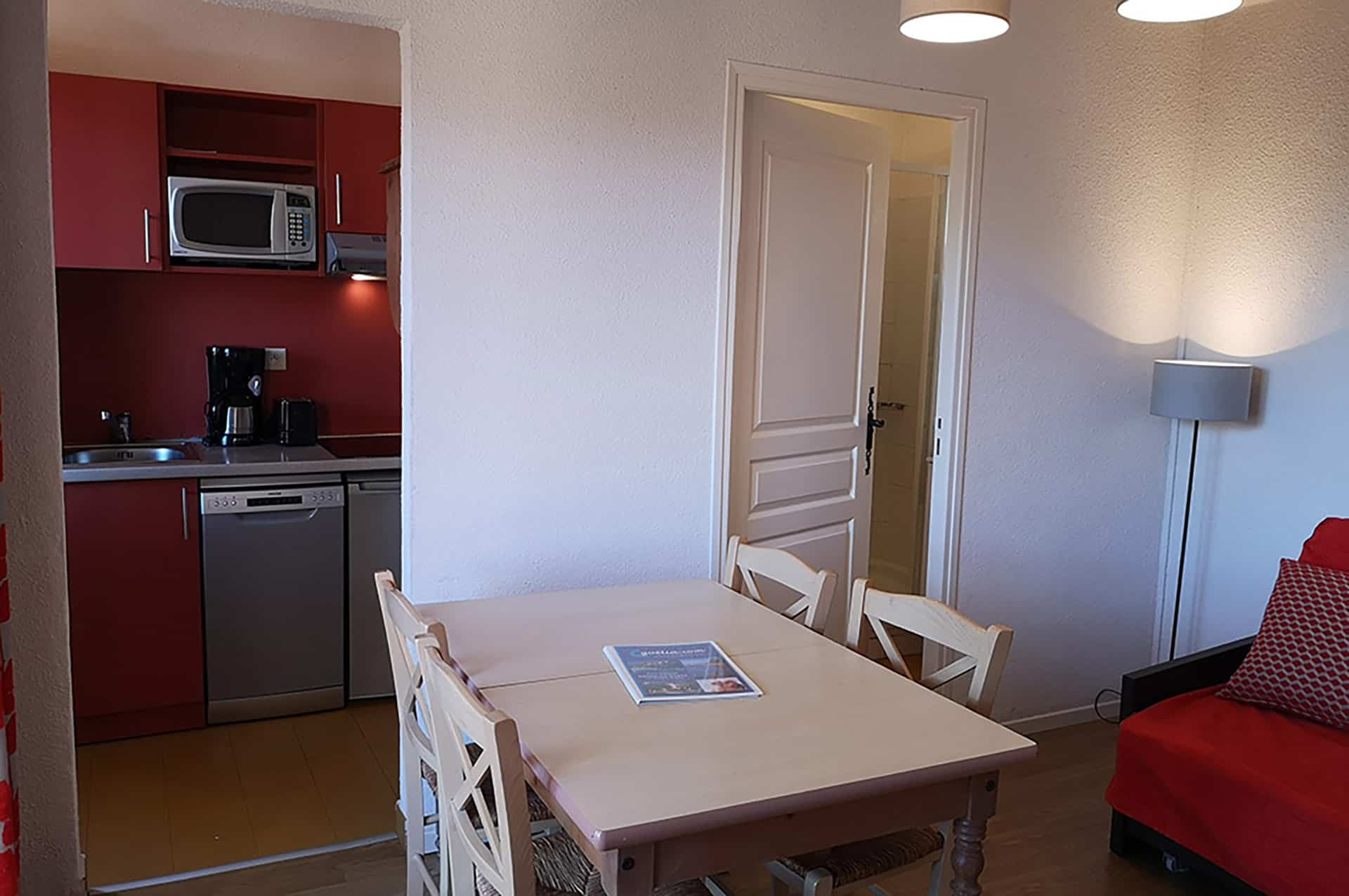 Exemple of interior at Les Jardins d'Azur complex in St Raphaël Exemple of interior at Les Jardins d'Azur complex in St Raphaël