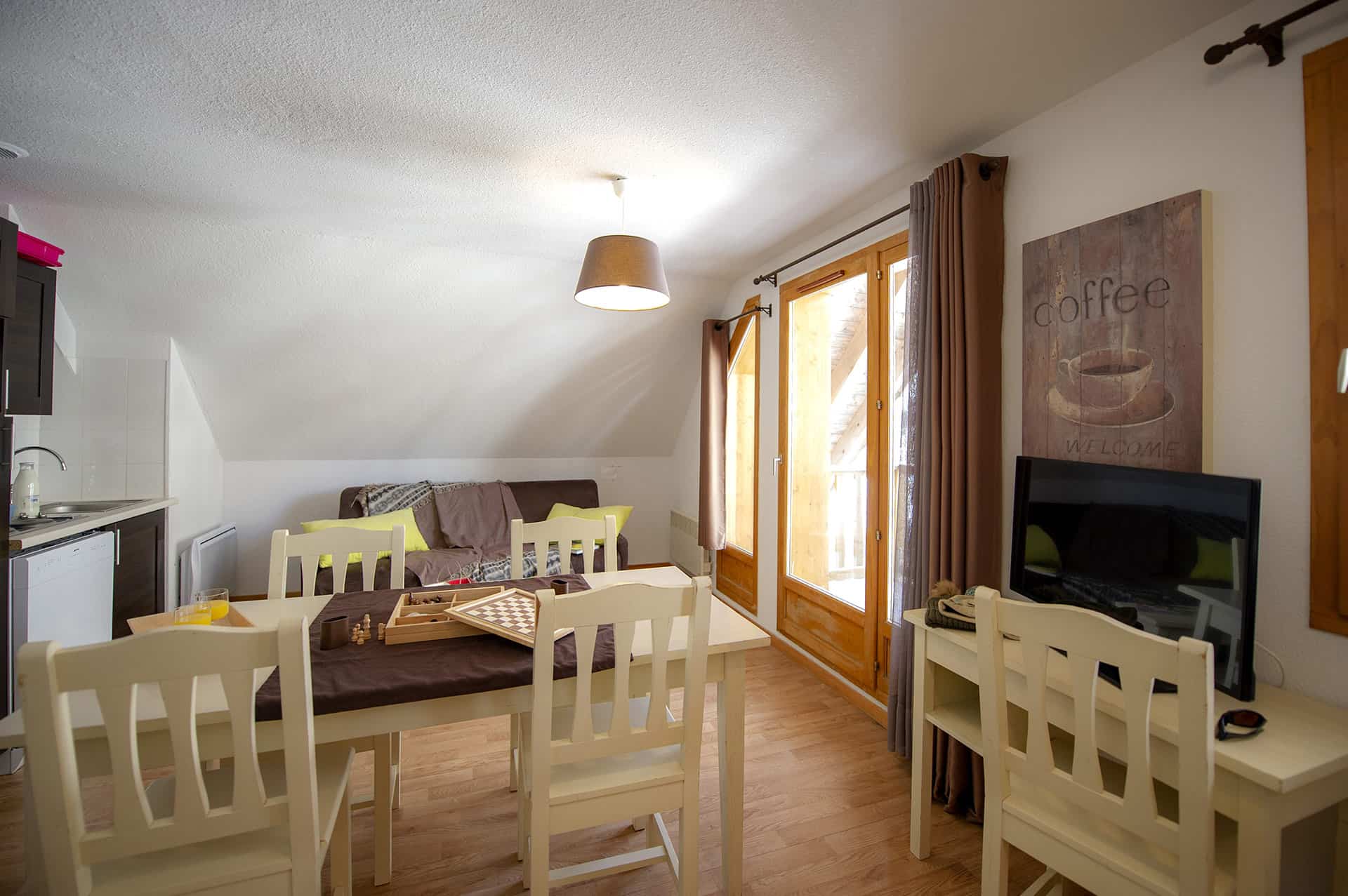 Example of living room of the residence of vacation Goélia Les Chalets de Super-Besse in the Massif Central Example of living room of the residence of vacation Goélia Les Chalets de Super-Besse in the Massif Central