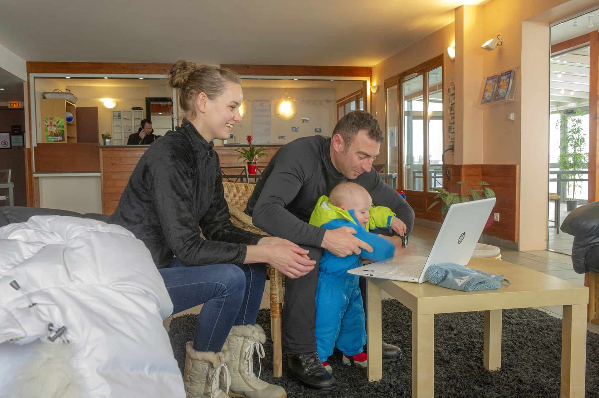 La réception de la résidence Goélia Les Chalets de Super-Besse à Super-Besse dans le Massif Central La réception de la résidence Goélia Les Chalets de Super-Besse à Super-Besse dans le Massif Central
