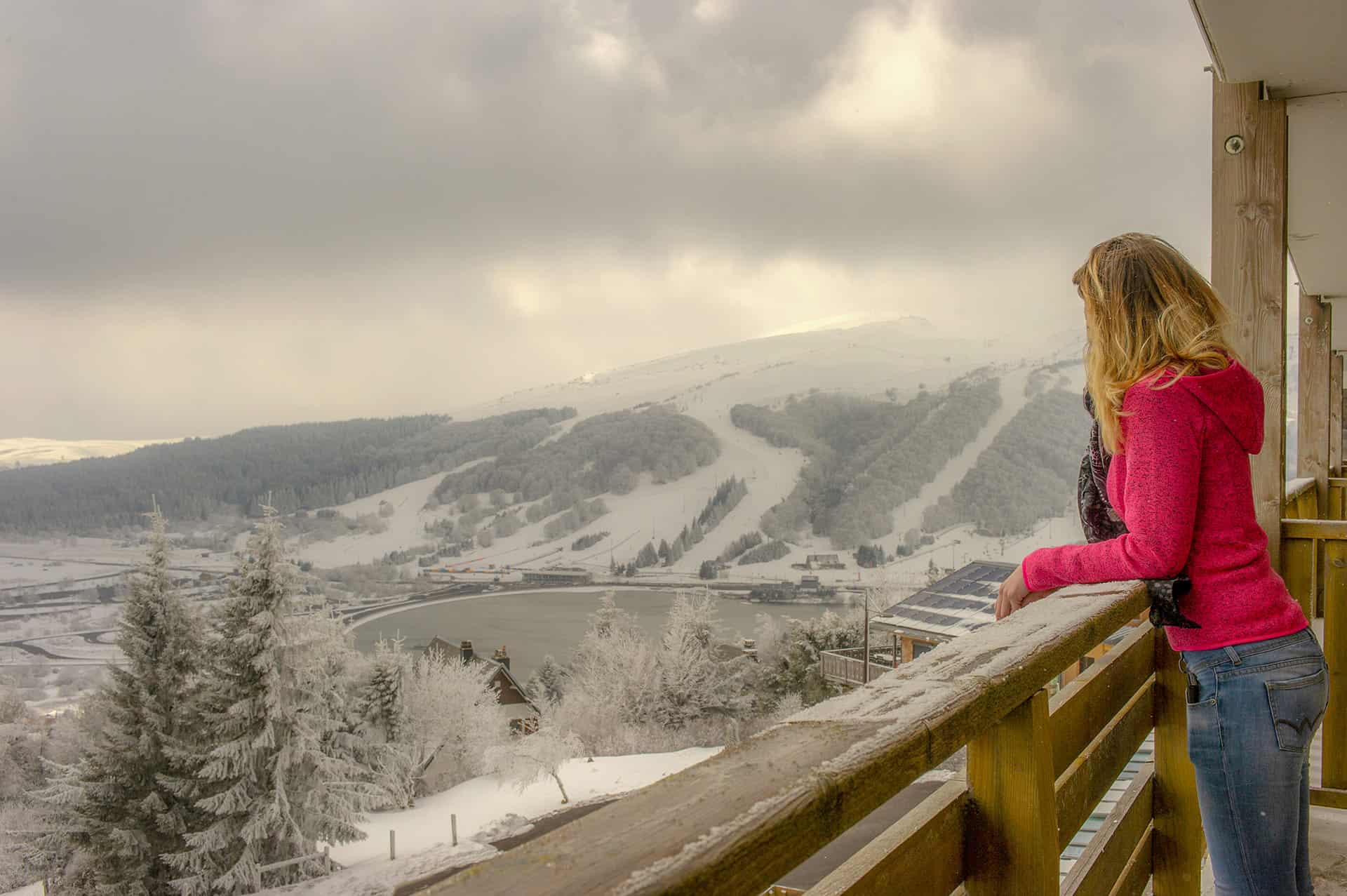 Exemple de balcon de la résidence de vacances Goélia Les Chalets de Super-Besse à Super-Besse Exemple de balcon de la résidence de vacances Goélia Les Chalets de Super-Besse à Super-Besse