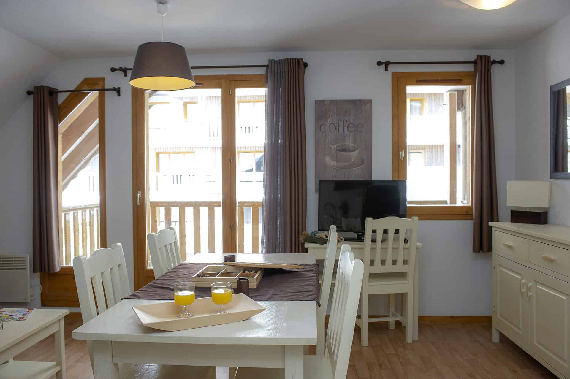 Exemple d'intérieur de la résidence de vacances Goélia Les Chalets de Super-Besse à Super-Besse Exemple d'intérieur de la résidence de vacances Goélia Les Chalets de Super-Besse à Super-Besse