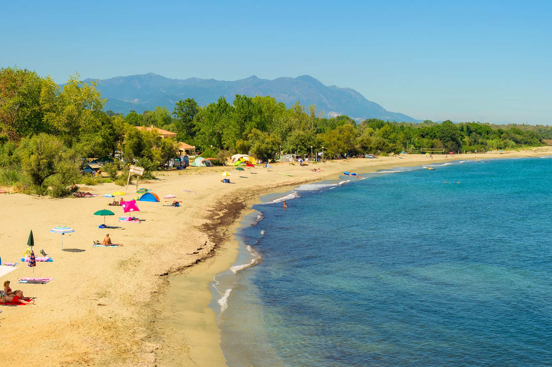Plage à proximité de la résidence Goélia Perla d'Isula en Corse à Bravone Plage à proximité de la résidence Goélia Perla d'Isula en Corse à Bravone
