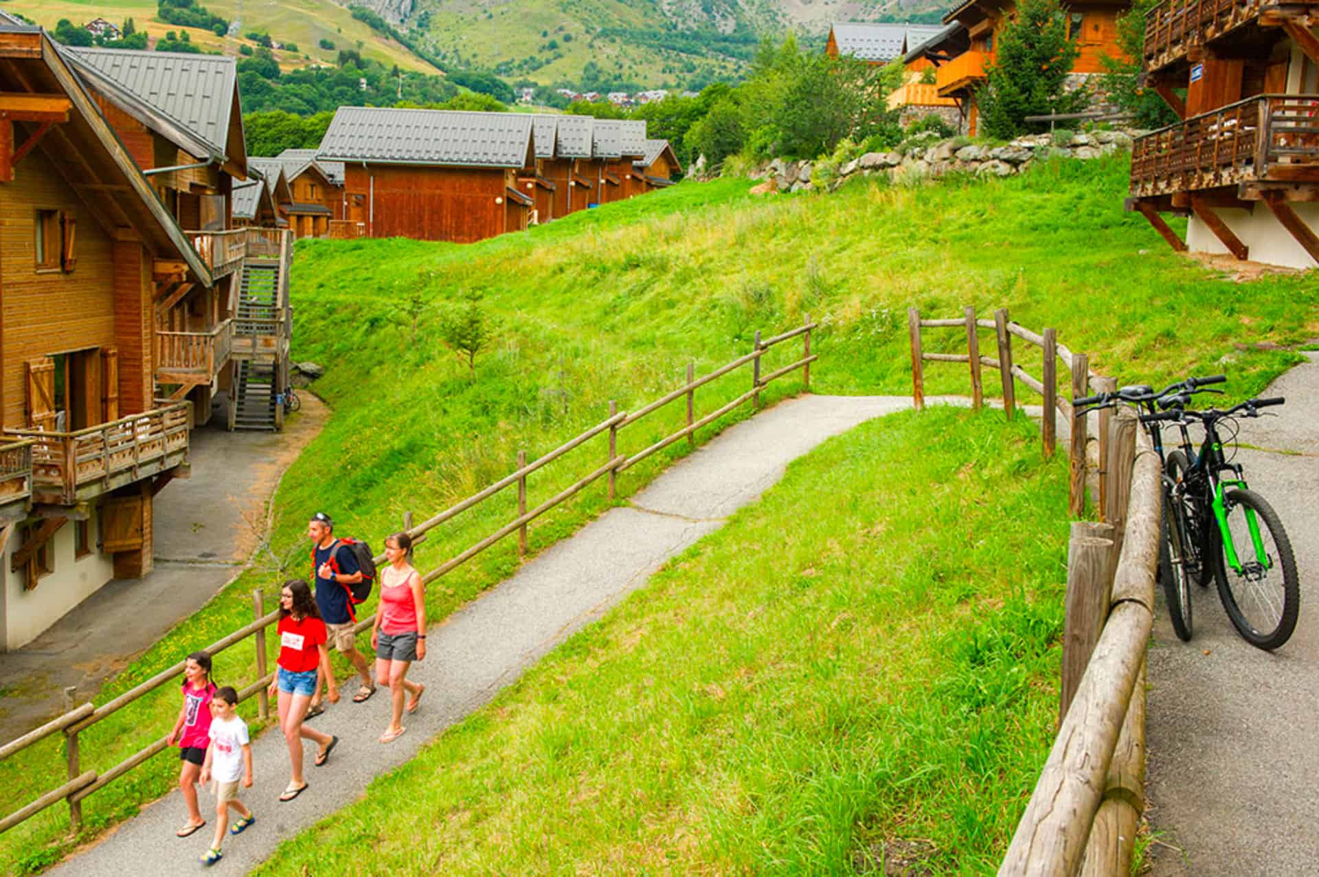 Résidence de vacances Goélia Les Chalets de St Sorlin à St Sorlin d'Arves dans les Alpes Résidence de vacances Goélia Les Chalets de St Sorlin à St Sorlin d'Arves dans les Alpes