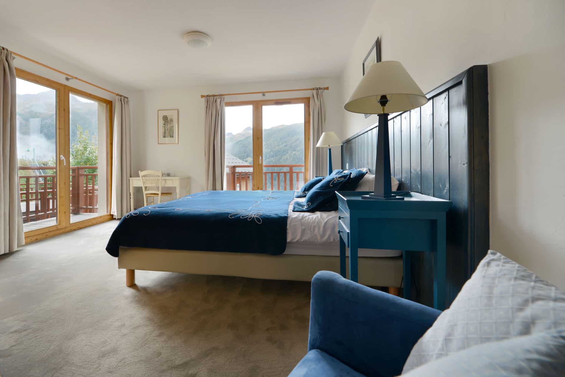 Example of a bedroom in Les Chalets des Deux Domaines holiday residence in Peisey Vallandry, in the Northern Alps Example of a bedroom in Les Chalets des Deux Domaines holiday residence in Peisey Vallandry, in the Northern Alps