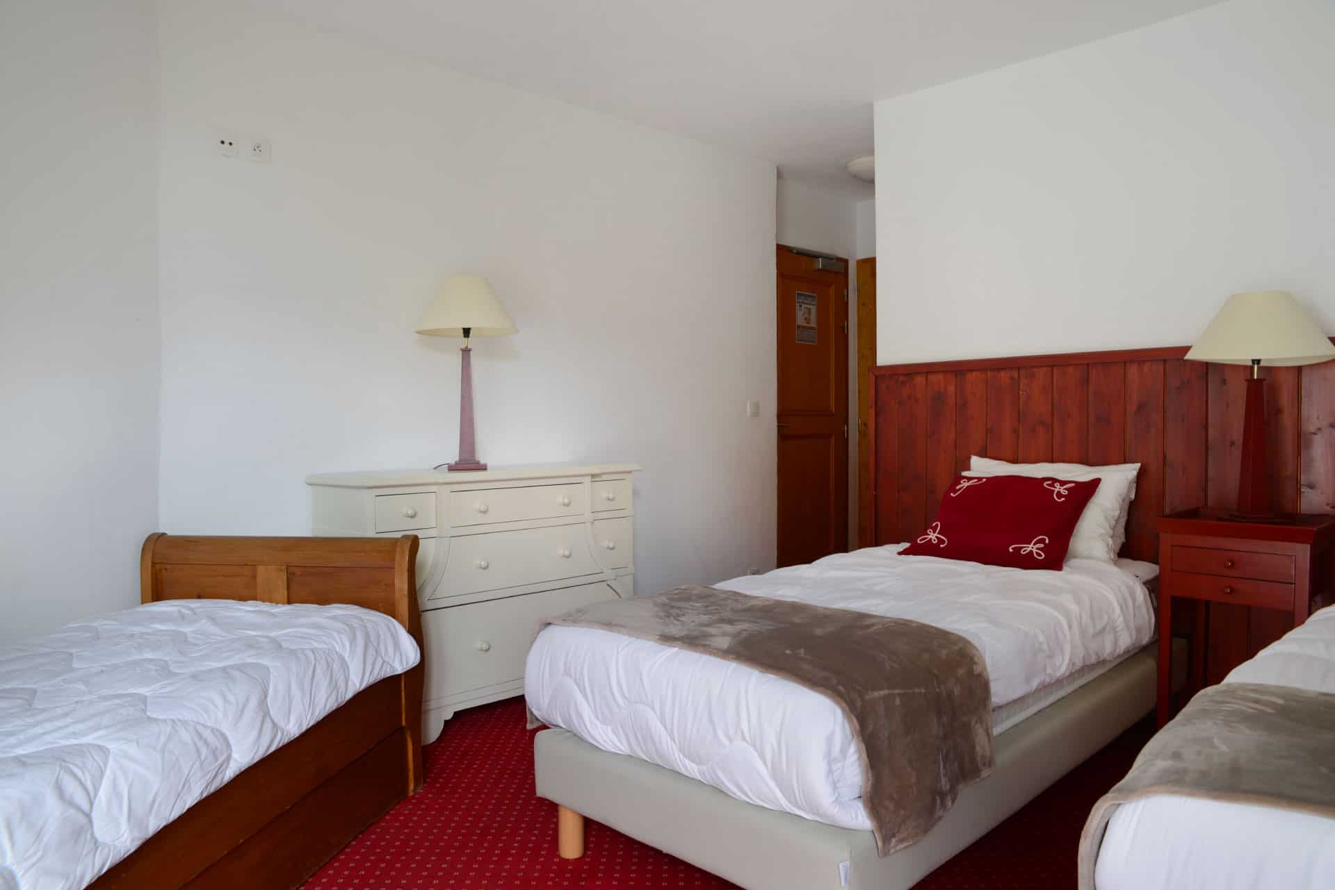 Example of a bedroom in the Renard chalet of Les Chalets des Deux Domaines holiday residence in Peisey Vallandry, in the Northern Alps Example of a bedroom in the Renard chalet of Les Chalets des Deux Domaines holiday residence in Peisey Vallandry, in the Northern Alps