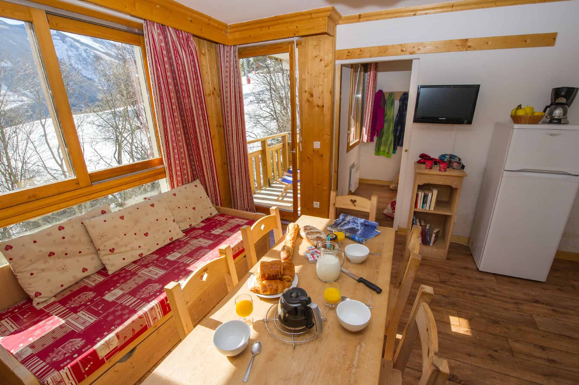 Salon dans la résidence de vacances Goélia Les Balcons des Neiges à St Sorlin d'Arves Salon dans la résidence de vacances Goélia Les Balcons des Neiges à St Sorlin d'Arves