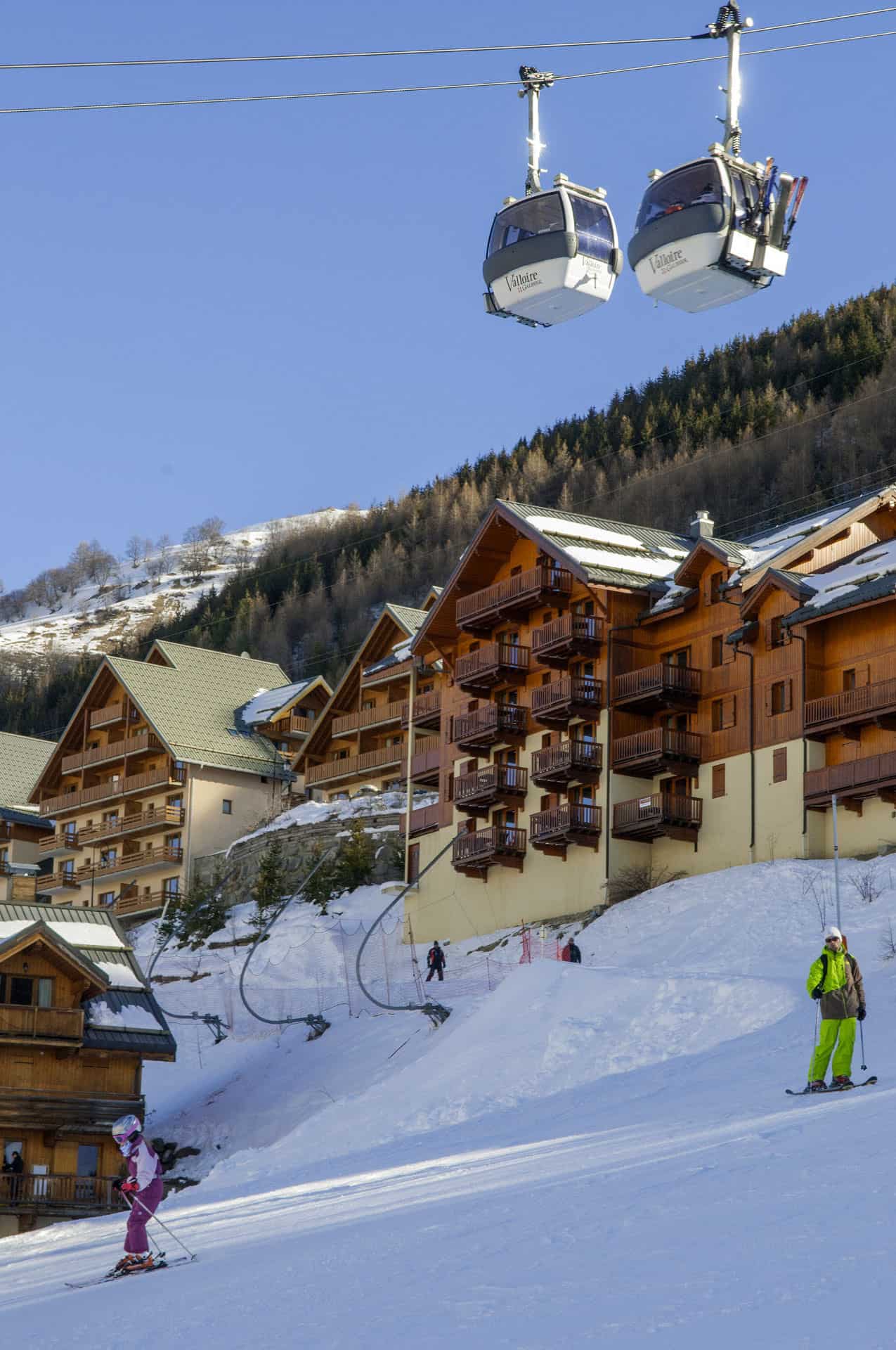 Pistes de ski aux pieds de la résidence de vacances Goélia Les Chalets de Valoria à Valloire Pistes de ski aux pieds de la résidence de vacances Goélia Les Chalets de Valoria à Valloire