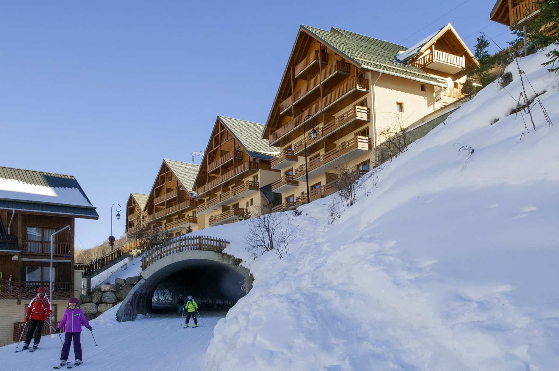 Pistes de ski aux pieds de la résidence de vacances Goélia Les Chalets de Valoria à Valloire Pistes de ski aux pieds de la résidence de vacances Goélia Les Chalets de Valoria à Valloire