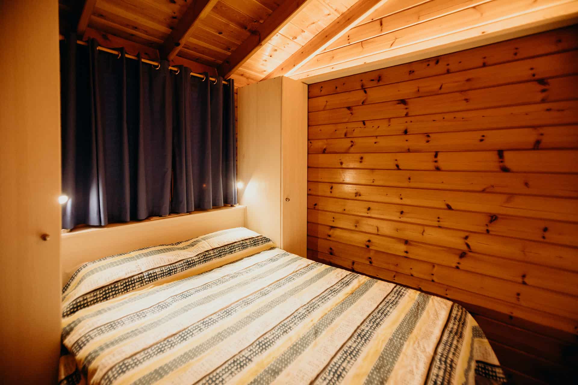 Exemple de chambre du bungalow 4 personnes LLEBEIG de la résidence de vacances La Llosa à Cambrils, sur la Costa Dorada, en Espagne Exemple de chambre du bungalow 4 personnes LLEBEIG de la résidence de vacances La Llosa à Cambrils, sur la Costa Dorada, en Espagne