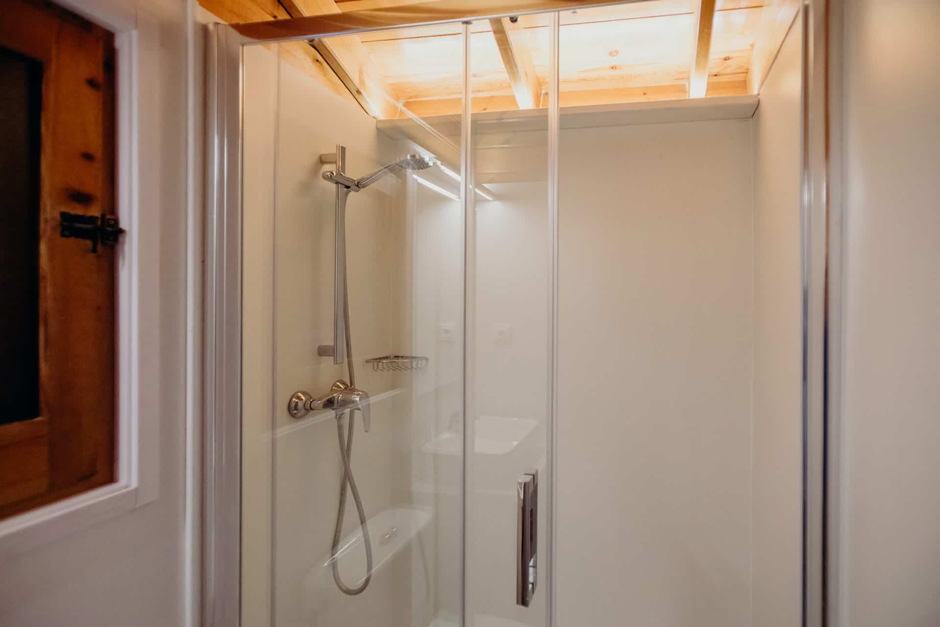 Exemple de salle d'eau du bungalow 4 personnes LLEBEIG de la résidence de vacances La Llosa à Cambrils, sur la Costa Dorada, en Espagne Exemple de salle d'eau du bungalow 4 personnes LLEBEIG de la résidence de vacances La Llosa à Cambrils, sur la Costa Dorada, en Espagne