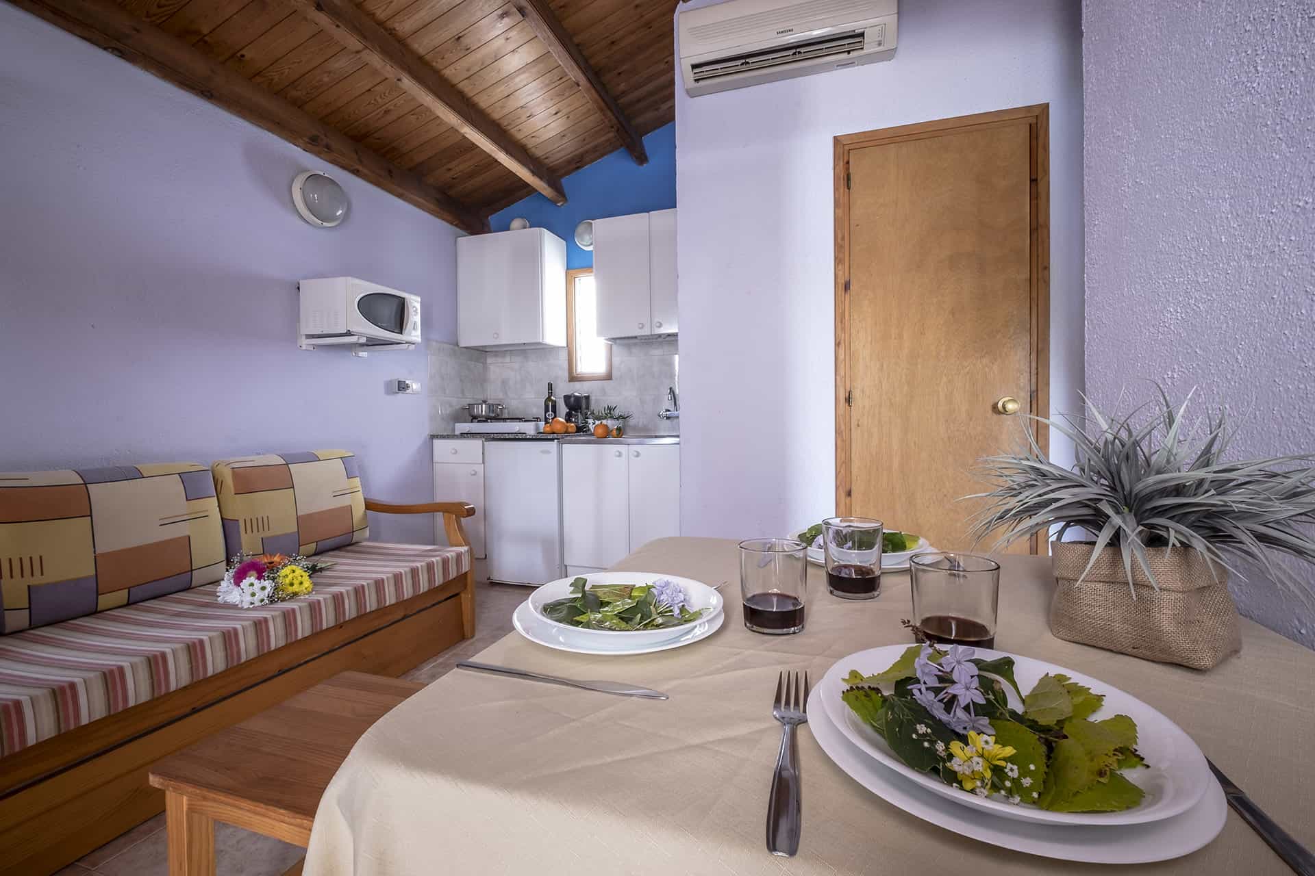 Exemple d'intérieur de mobile-home 4/6 personnes de la résidence de vacances Vendrell Platja à Comarruga, sur la Costa Dorada, en Espagne Exemple d'intérieur de mobile-home 4/6 personnes de la résidence de vacances Vendrell Platja à Comarruga, sur la Costa Dorada, en Espagne