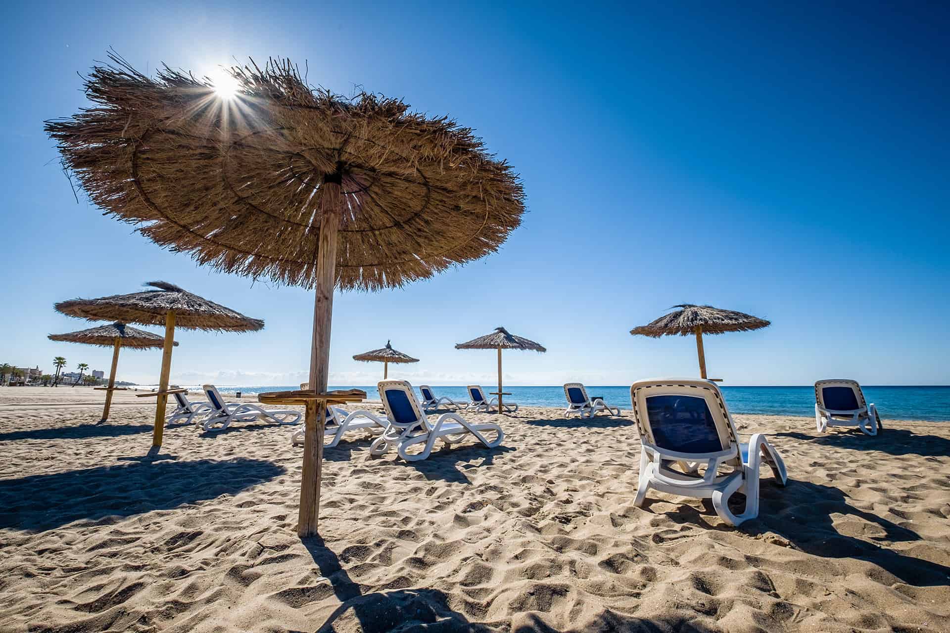 Plage à proximité de la résidence de vacances Vendrell Platja à Comarruga, sur la Costa Dorada, en Espagne Plage à proximité de la résidence de vacances Vendrell Platja à Comarruga, sur la Costa Dorada, en Espagne