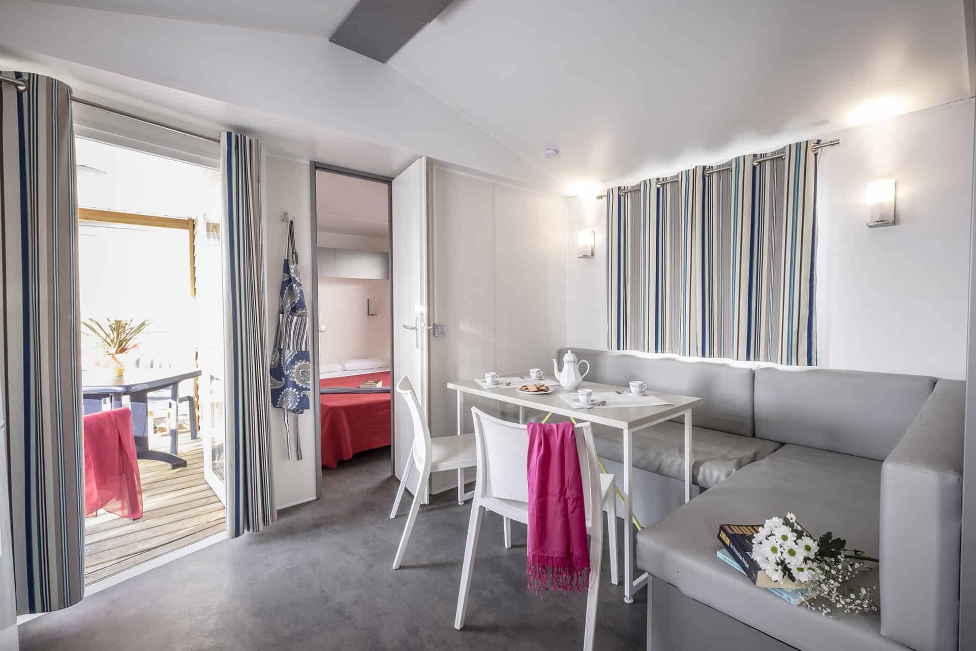 Exemple d'interieur d'un mobile-home de la résidence de vacances Vendrell Platja à Comarruga, sur la Costa Dorada, en Espagne Exemple d'interieur d'un mobile-home de la résidence de vacances Vendrell Platja à Comarruga, sur la Costa Dorada, en Espagne