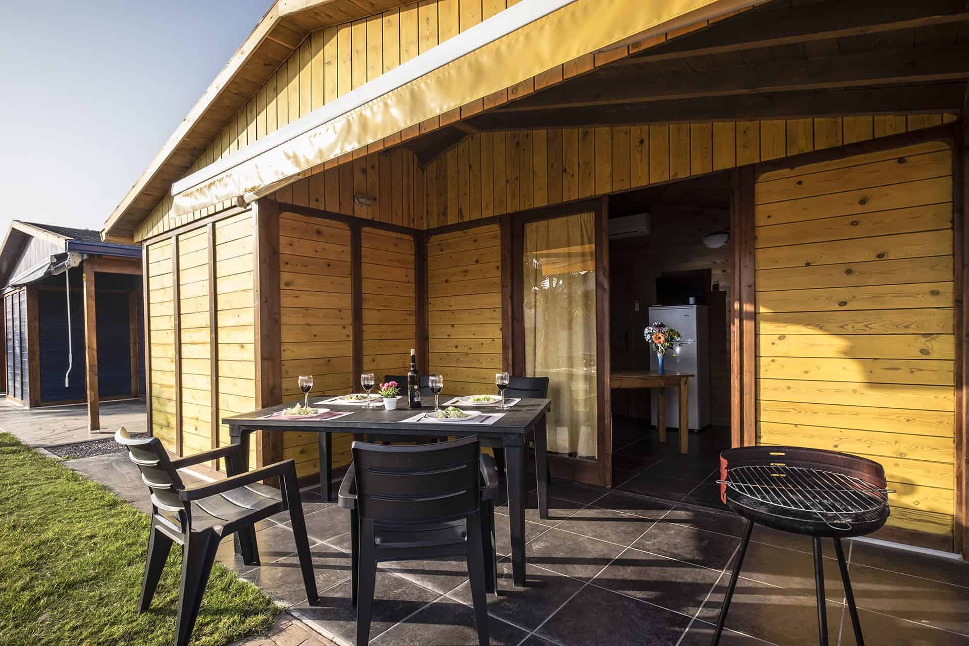 Exemple de bungalow tropical de la résidence de vacances Vendrell Platja à Comarruga, sur la Costa Dorada, en Espagne Exemple de bungalow tropical de la résidence de vacances Vendrell Platja à Comarruga, sur la Costa Dorada, en Espagne