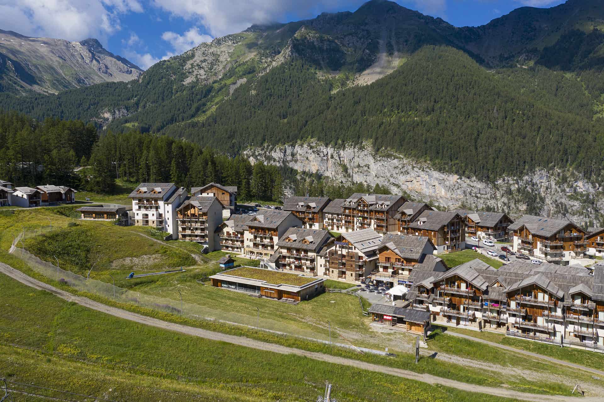 Résidence de vacances Les Terrasses du Soleil aux Orres dans les Alpes du Sud Résidence de vacances Les Terrasses du Soleil aux Orres dans les Alpes du Sud