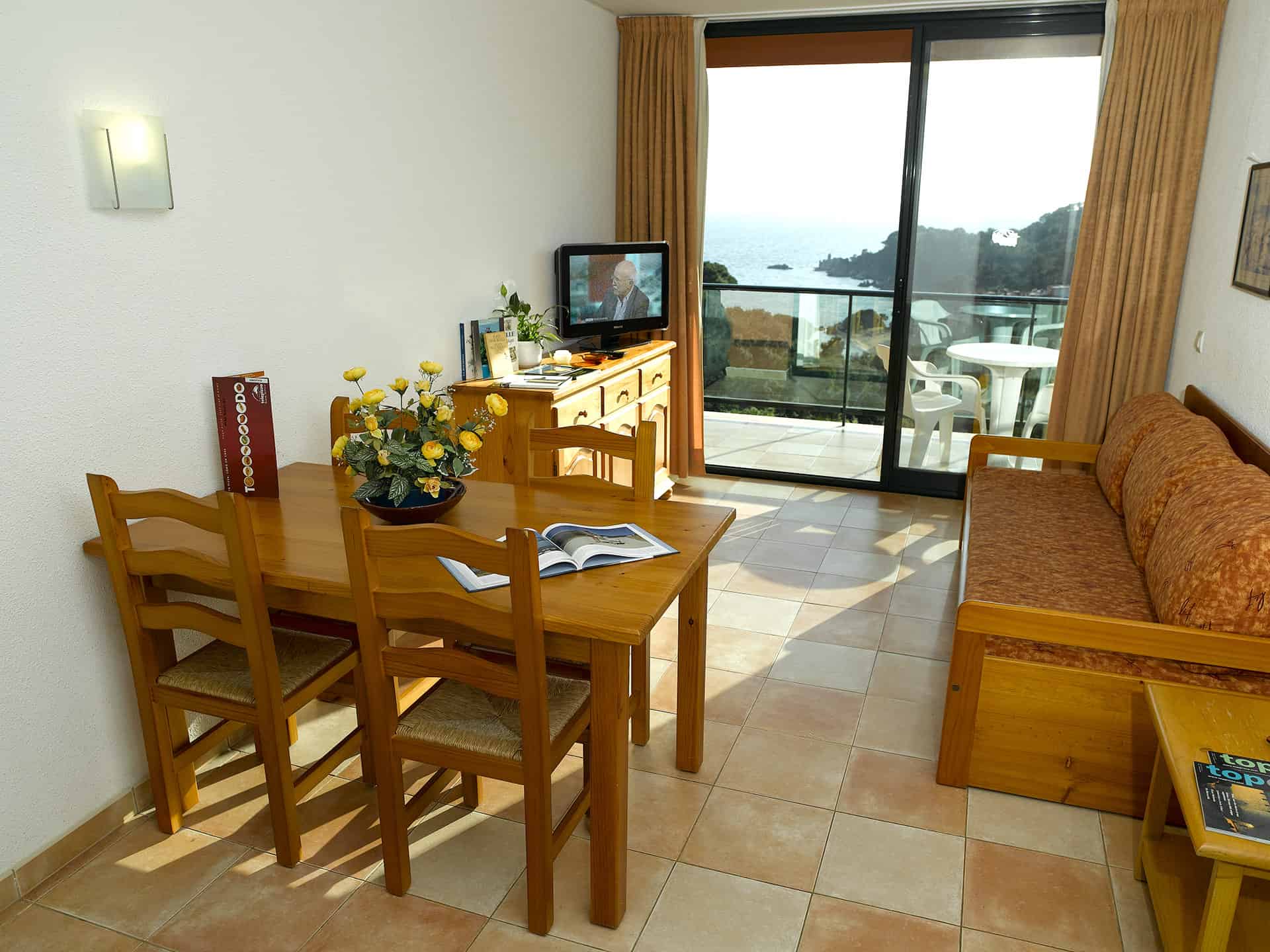 Exemple d'intérieur de la résidence de vacances Albamar Apartamentos à Albamar, sur la Costa Brava, en Espagne Exemple d'intérieur de la résidence de vacances Albamar Apartamentos à Albamar, sur la Costa Brava, en Espagne
