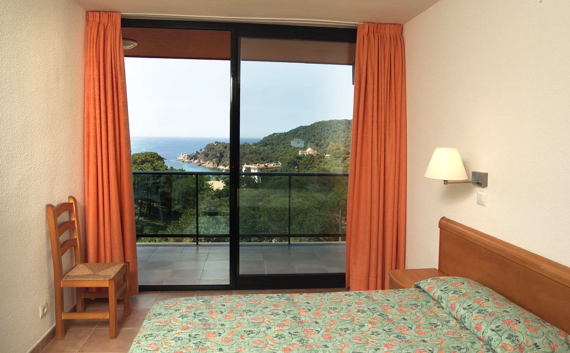 Exemple de chambre de la résidence de vacances Albamar Apartamentos à Albamar, sur la Costa Brava, en Espagne Exemple de chambre de la résidence de vacances Albamar Apartamentos à Albamar, sur la Costa Brava, en Espagne