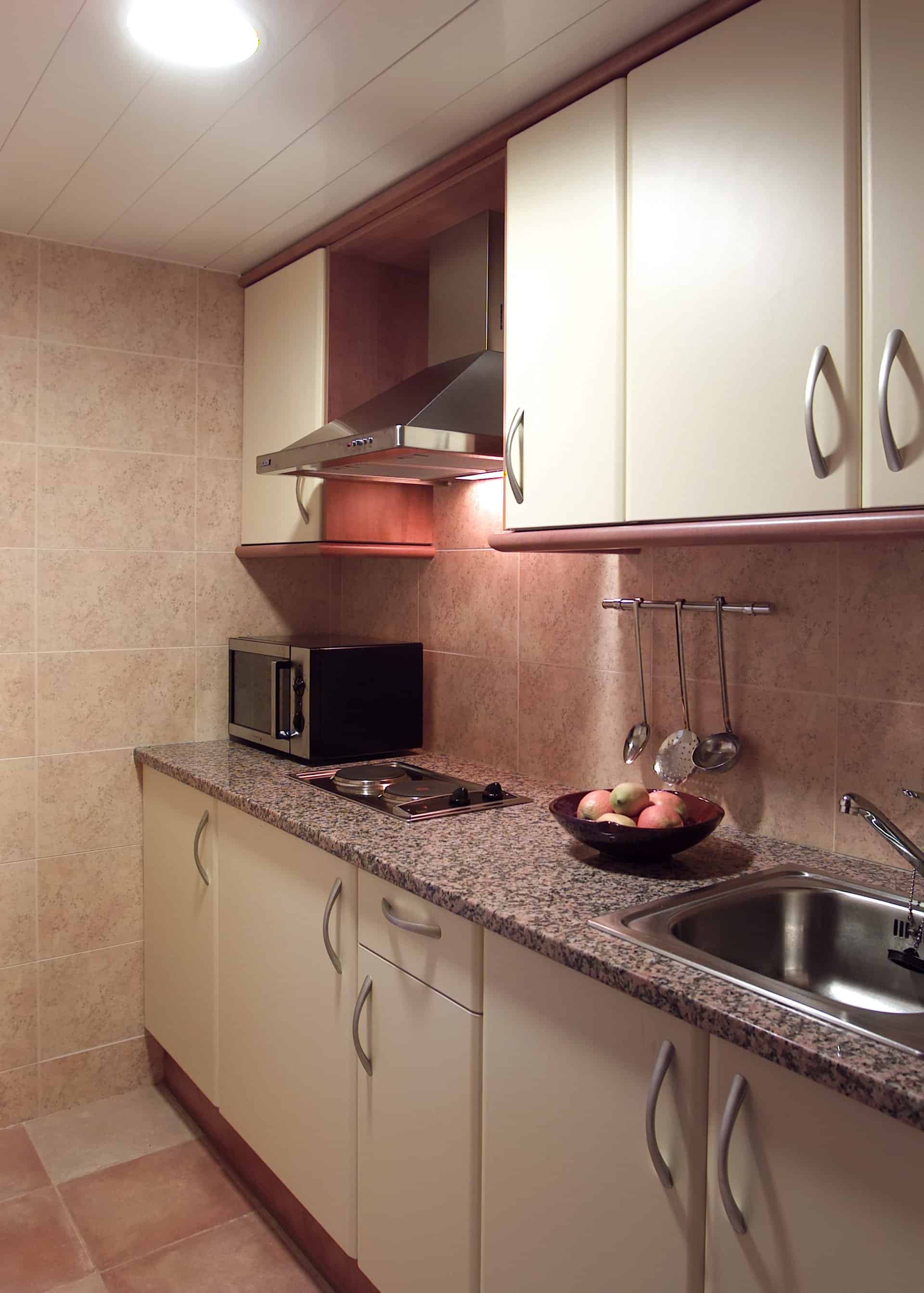 Exemple de cuisine de la résidence de vacances Albamar Apartamentos à Albamar, sur la Costa Brava, en Espagne Exemple de cuisine de la résidence de vacances Albamar Apartamentos à Albamar, sur la Costa Brava, en Espagne