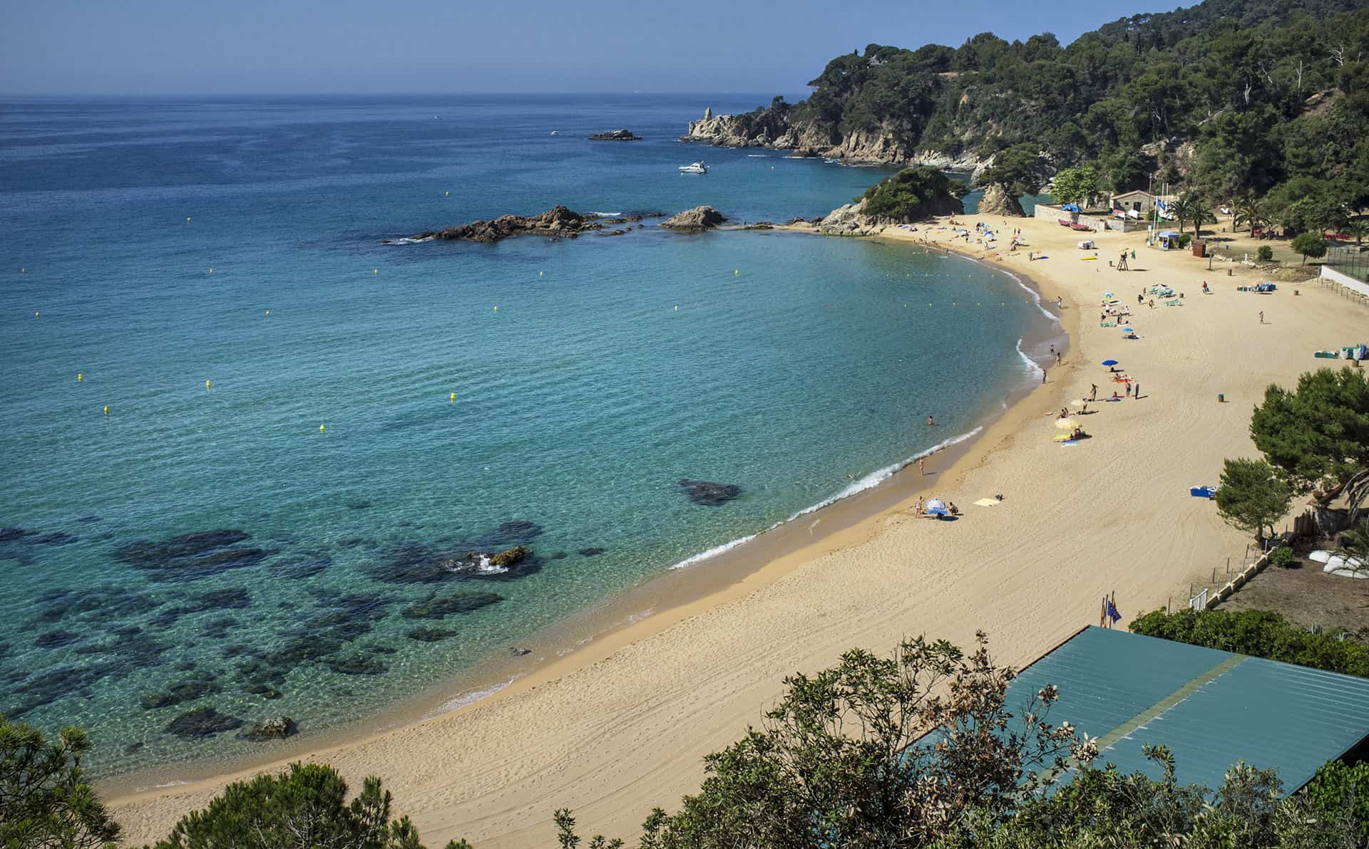 Plage à proximité de la résidence de vacances Albamar Apartamentos à Albamar, sur la Costa Brava, en Espagne Plage à proximité de la résidence de vacances Albamar Apartamentos à Albamar, sur la Costa Brava, en Espagne