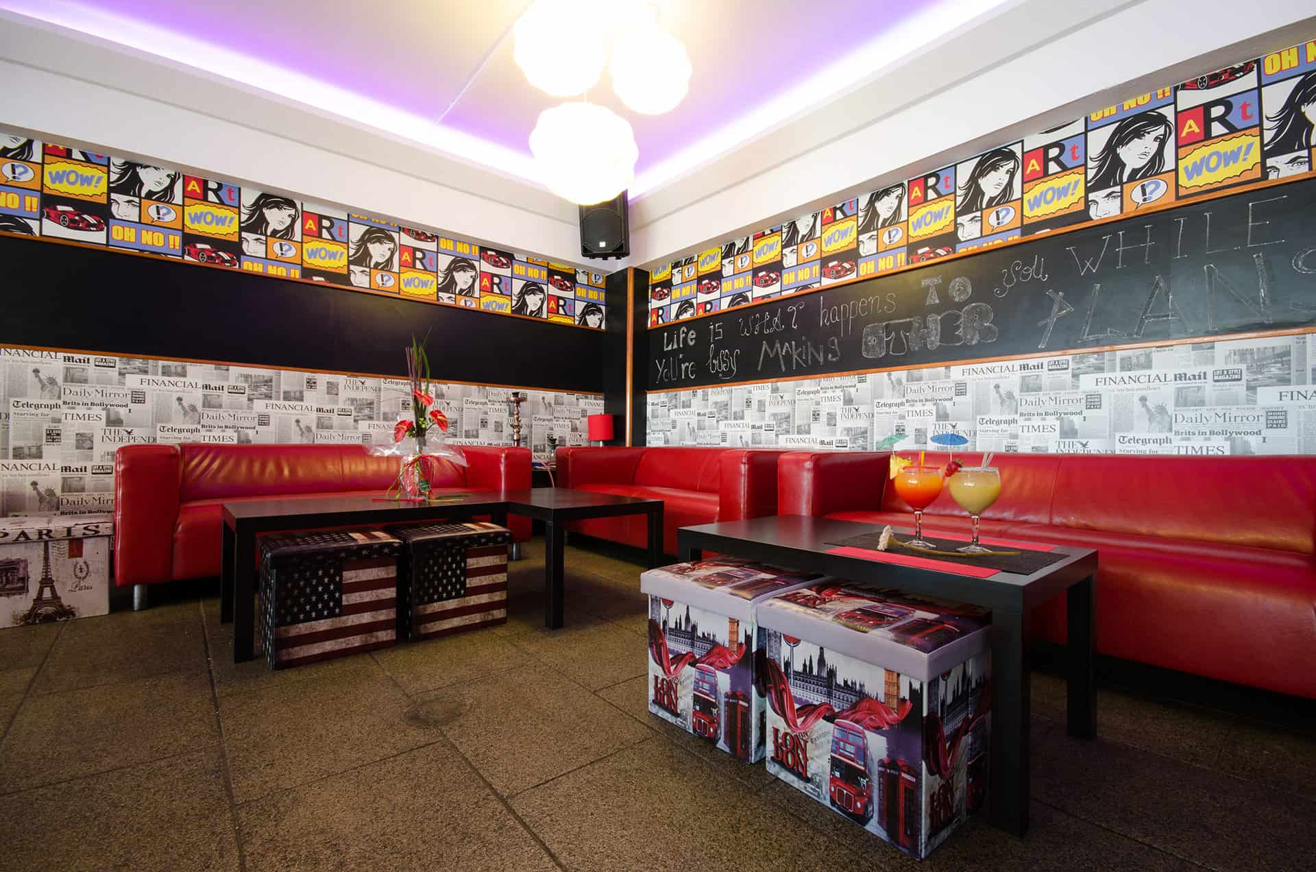 Bar de la résidence de vacances Els Llorers à Lloret de Mar, sur la Costa Brava, en Espagne Bar de la résidence de vacances Els Llorers à Lloret de Mar, sur la Costa Brava, en Espagne