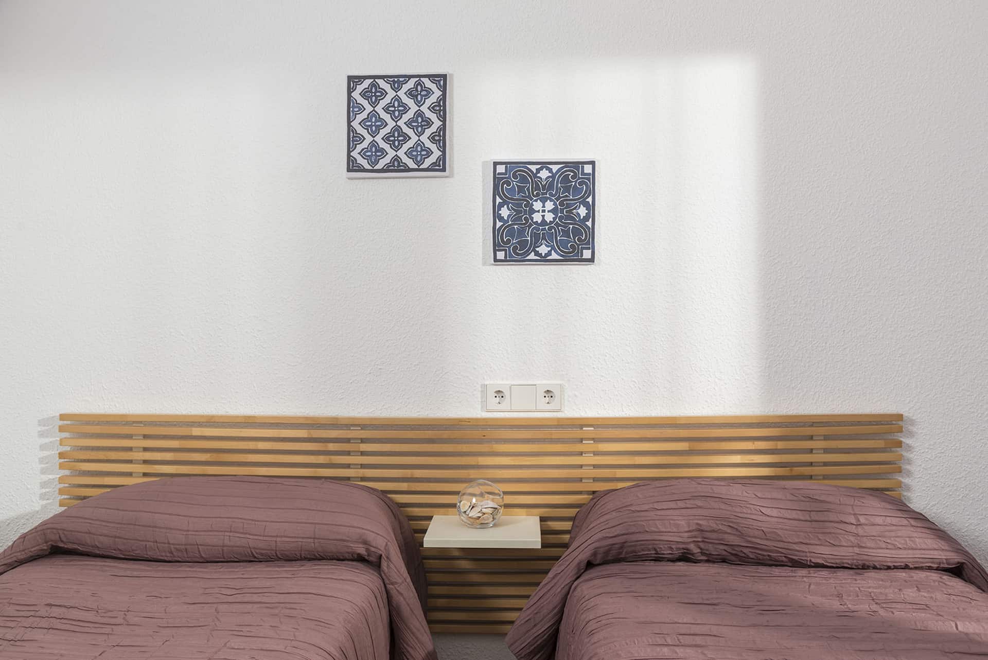 Exemple de chambre de la résidence de vacances Els Llorers à Lloret de Mar, sur la Costa Brava, en Espagne Exemple de chambre de la résidence de vacances Els Llorers à Lloret de Mar, sur la Costa Brava, en Espagne