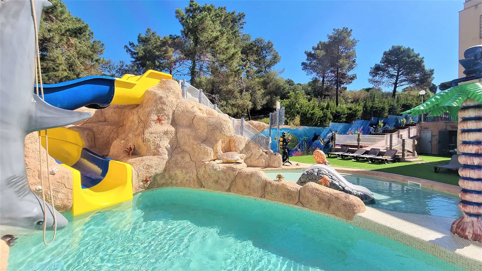 Parc aquatique de la résidence de vacances Els Llorers à Lloret de Mar, sur la Costa Brava, en Espagne Parc aquatique de la résidence de vacances Els Llorers à Lloret de Mar, sur la Costa Brava, en Espagne