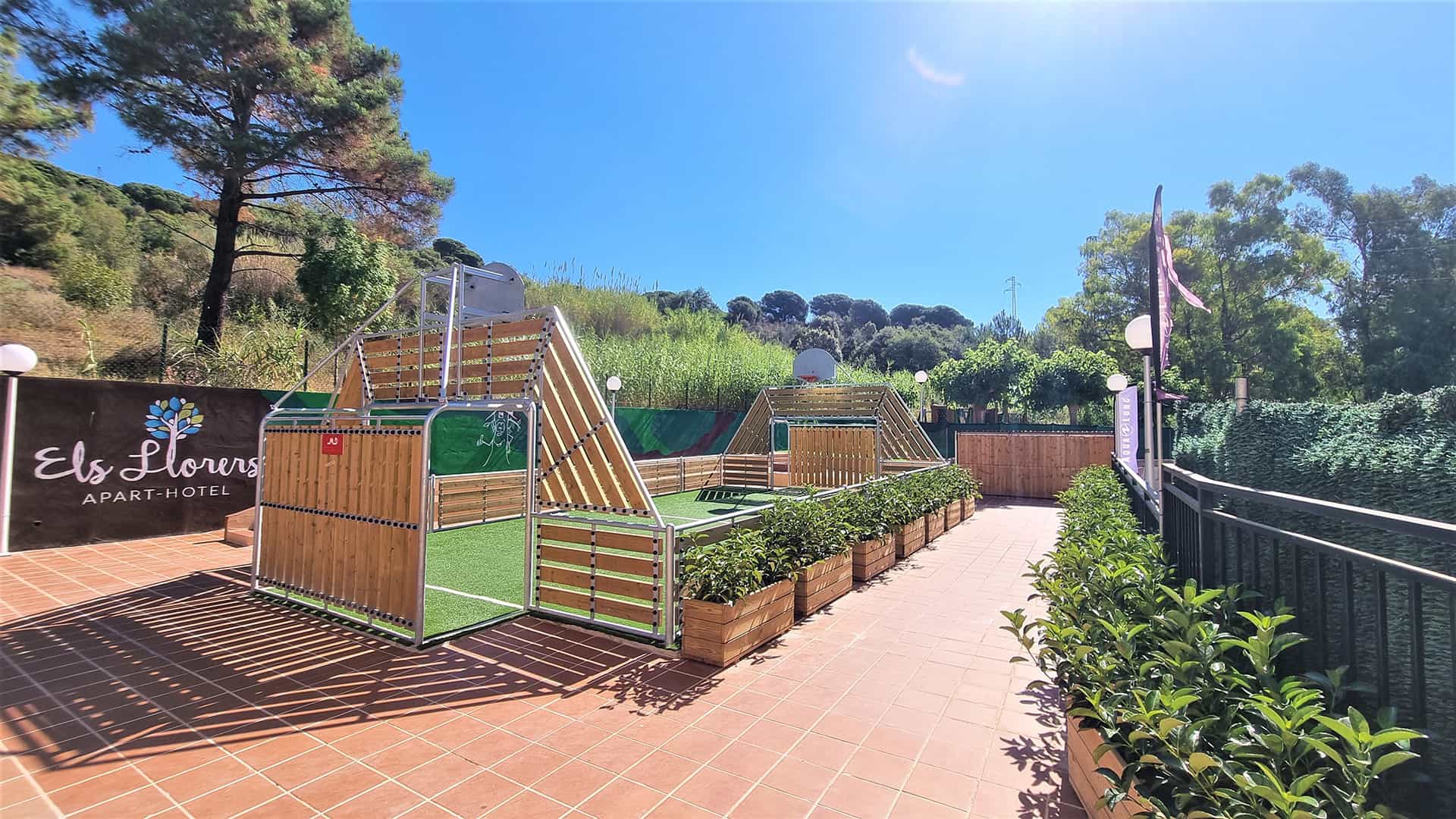 City stade de la résidence de vacances Els Llorers à Lloret de Mar, sur la Costa Brava, en Espagne City stade de la résidence de vacances Els Llorers à Lloret de Mar, sur la Costa Brava, en Espagne