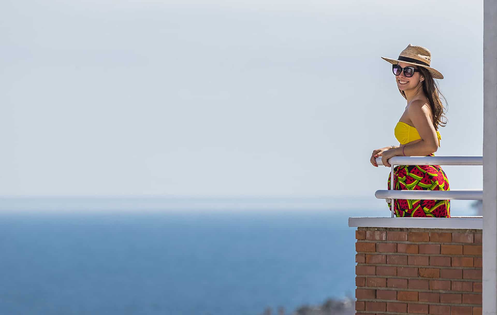 Balcon avec vue mer de la résidence de vacances Els Llorers à Lloret de Mar, sur la Costa Brava, en Espagne Balcon avec vue mer de la résidence de vacances Els Llorers à Lloret de Mar, sur la Costa Brava, en Espagne