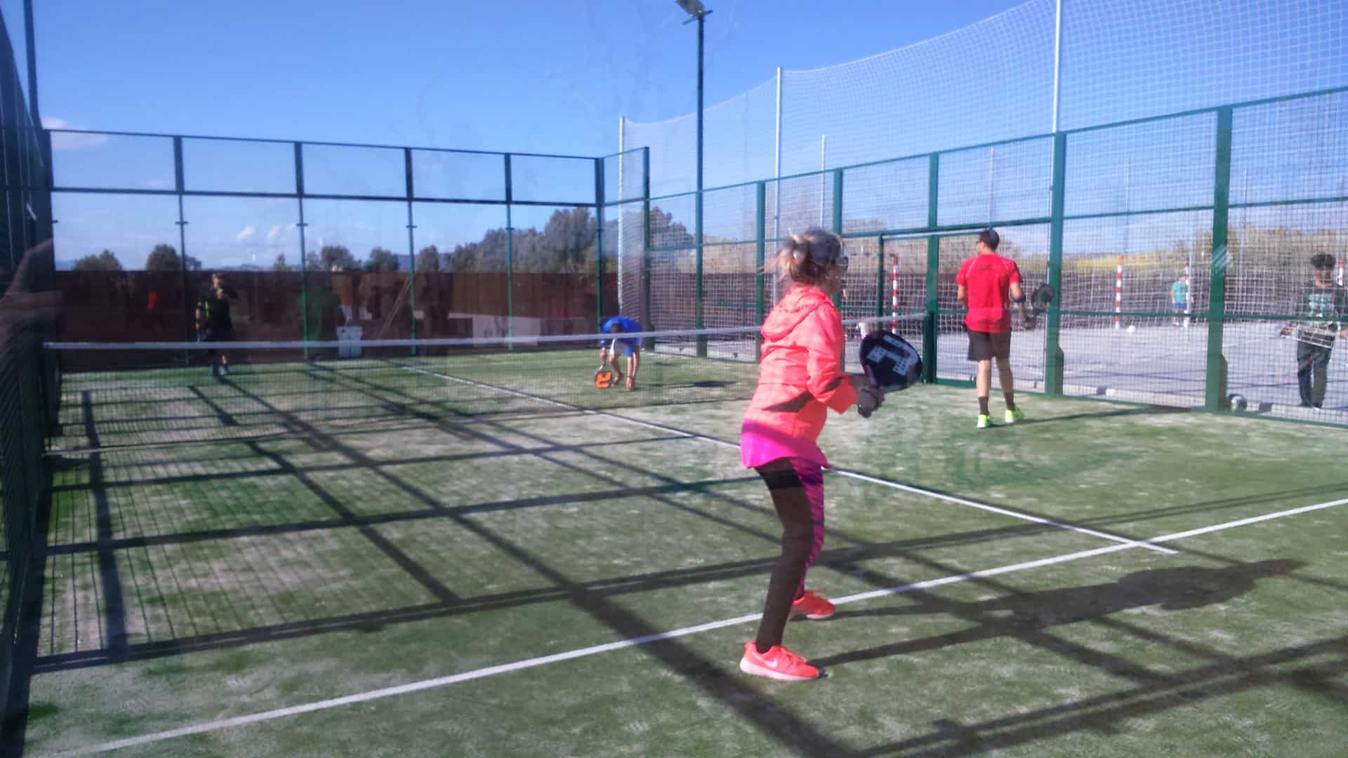 Tennis paddle de la résidence de vacances Resort Els Pins à Malgrat de Mar, sur la Costa Barcelona, en Espagne Tennis paddle de la résidence de vacances Resort Els Pins à Malgrat de Mar, sur la Costa Barcelona, en Espagne