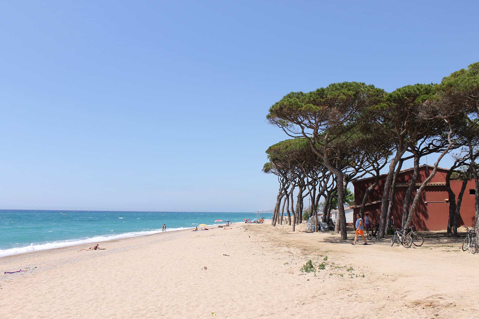 Plage à proximité de la résidence de vacances Resort Els Pins à Malgrat de Mar, sur la Costa Barcelona, en Espagne Plage à proximité de la résidence de vacances Resort Els Pins à Malgrat de Mar, sur la Costa Barcelona, en Espagne