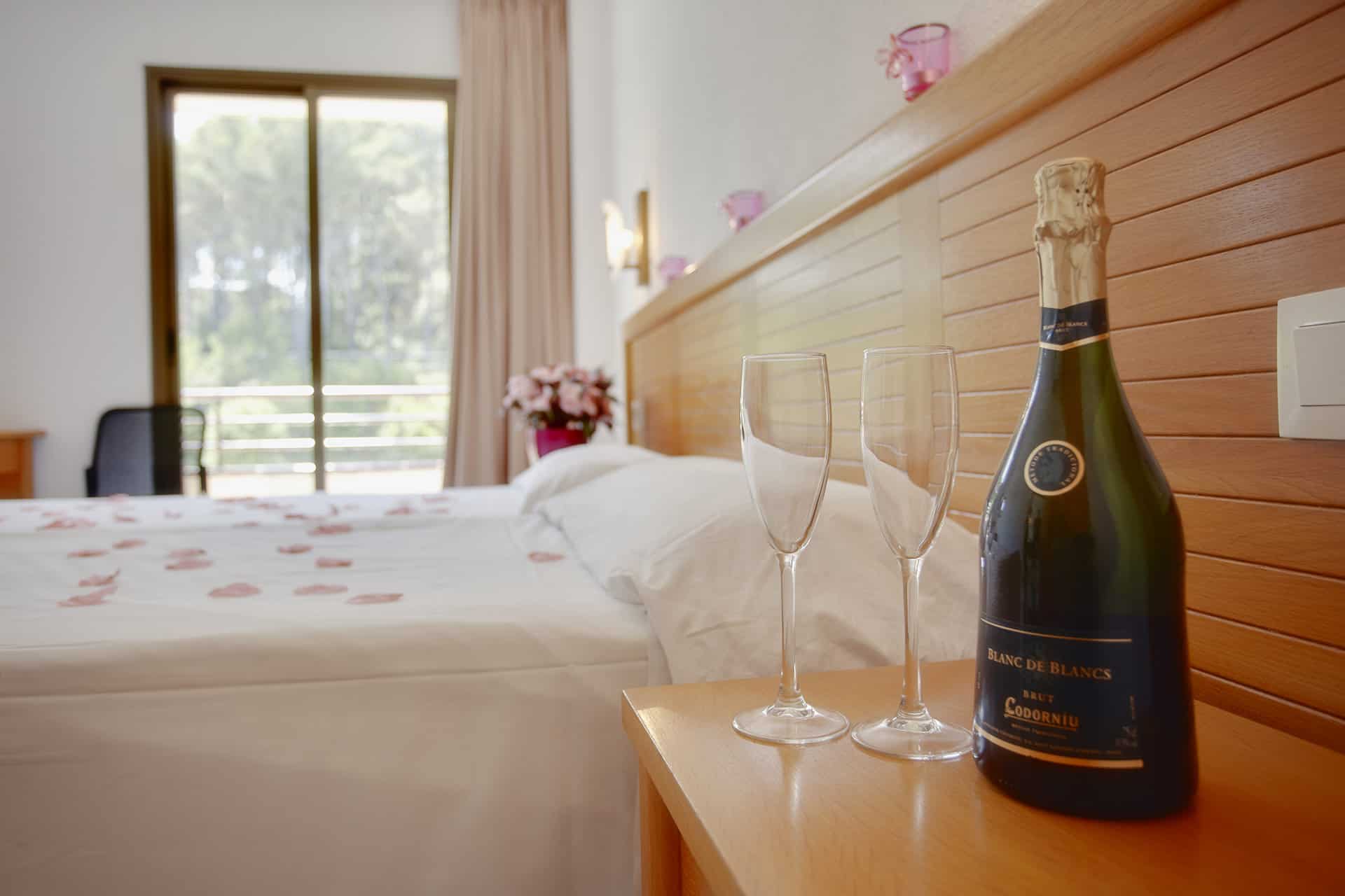 Exemple de chambre de la résidence de vacances Aparthotel Golf Beach à Playa de Pals sur la Costa Brava, en Espagne Exemple de chambre de la résidence de vacances Aparthotel Golf Beach à Playa de Pals sur la Costa Brava, en Espagne