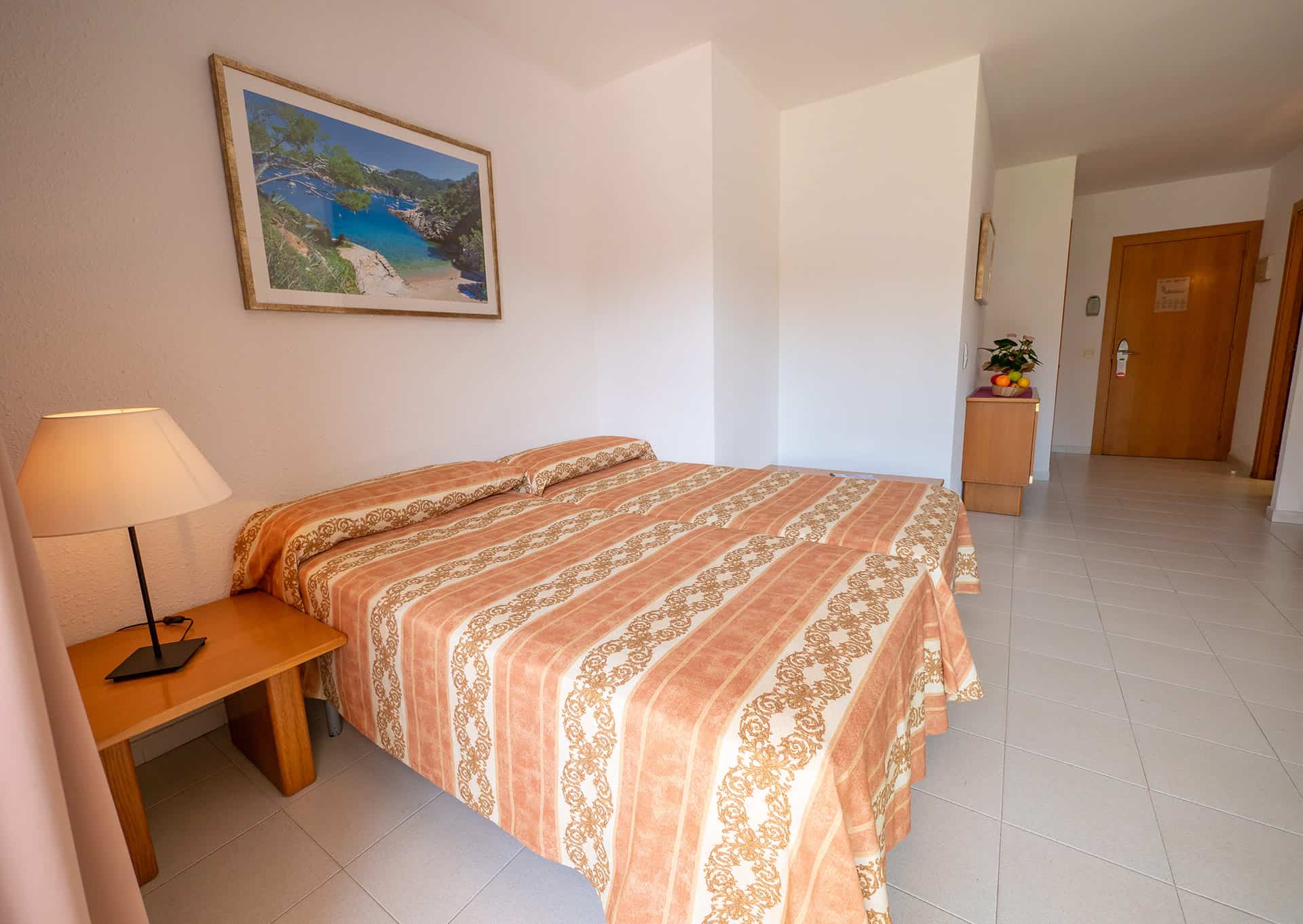 Exemple de chambre de la résidence de vacances Golf Beach Aparthotel à Playa de Pals sur la Costa Brava, en Espagne Exemple de chambre de la résidence de vacances Golf Beach Aparthotel à Playa de Pals sur la Costa Brava, en Espagne