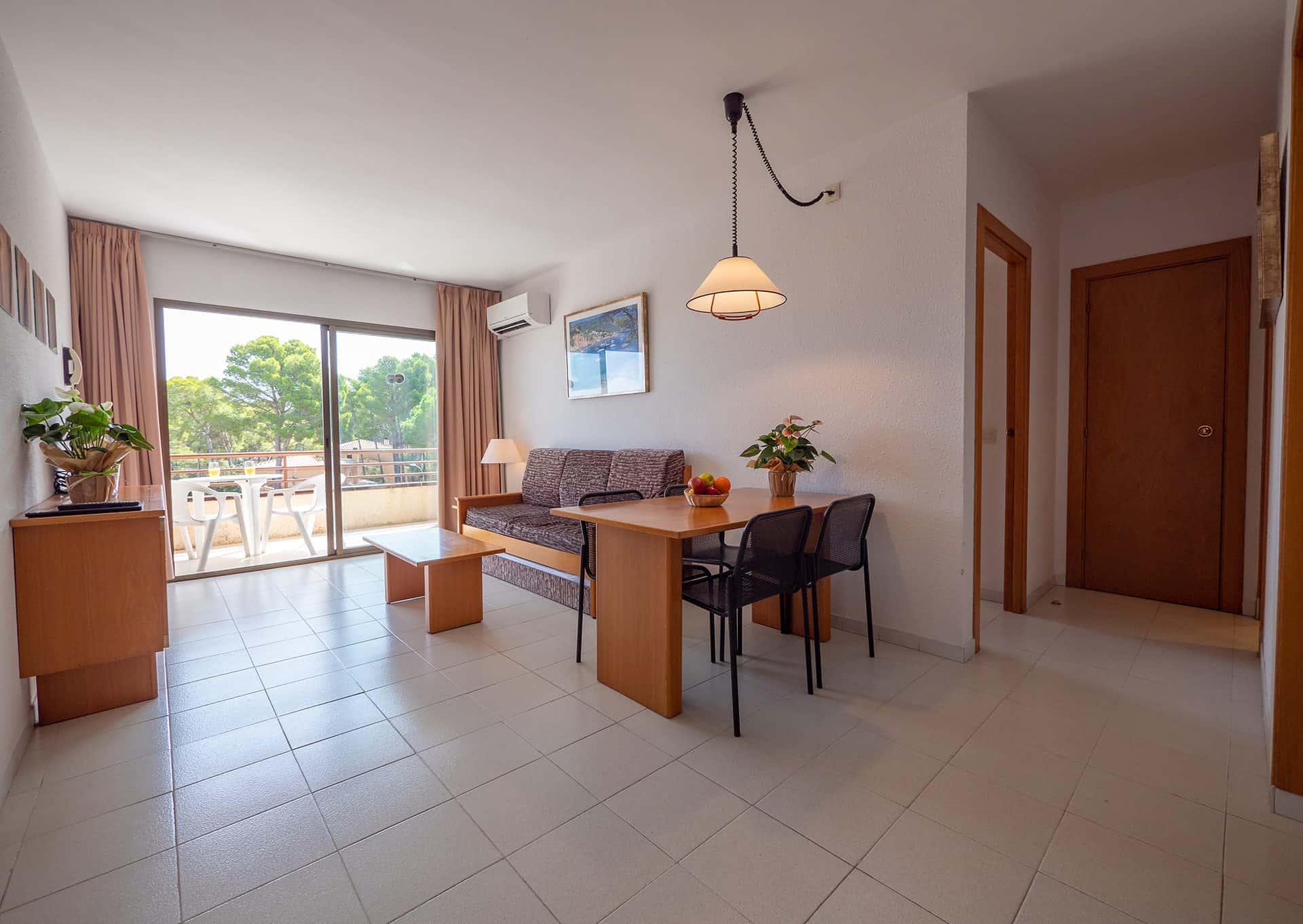 Exemple d'intérieur de la résidence de vacances Golf Beach Aparthotel à Playa de Pals sur la Costa Brava, en Espagne Exemple d'intérieur de la résidence de vacances Golf Beach Aparthotel à Playa de Pals sur la Costa Brava, en Espagne