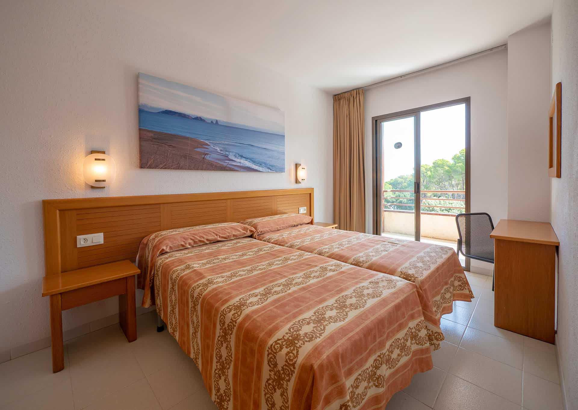 Exemple de chambre de la résidence de vacances Golf Beach Aparthotel à Playa de Pals sur la Costa Brava, en Espagne Exemple de chambre de la résidence de vacances Golf Beach Aparthotel à Playa de Pals sur la Costa Brava, en Espagne